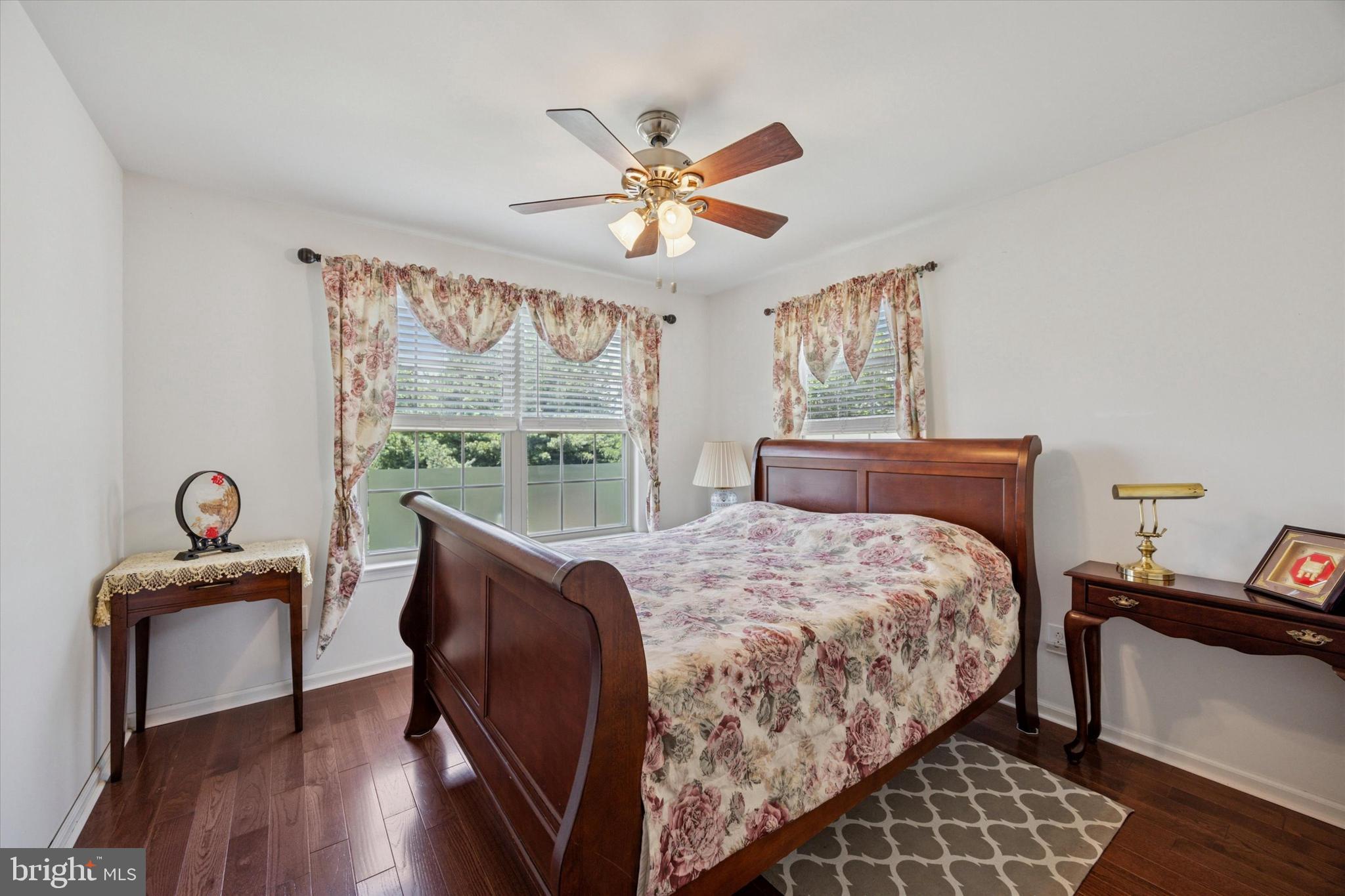 EMERALD WALK - Residential