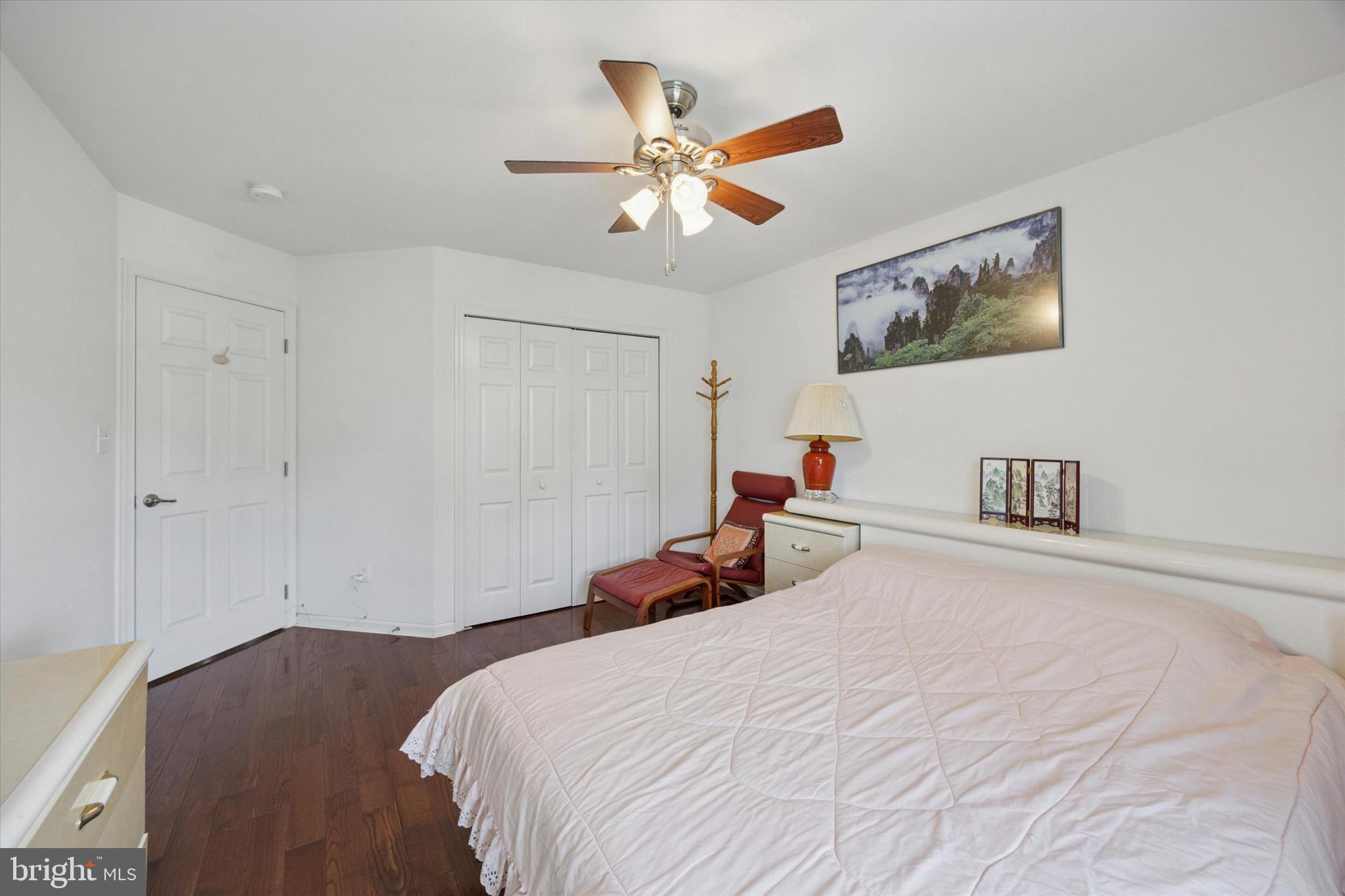 EMERALD WALK - Residential