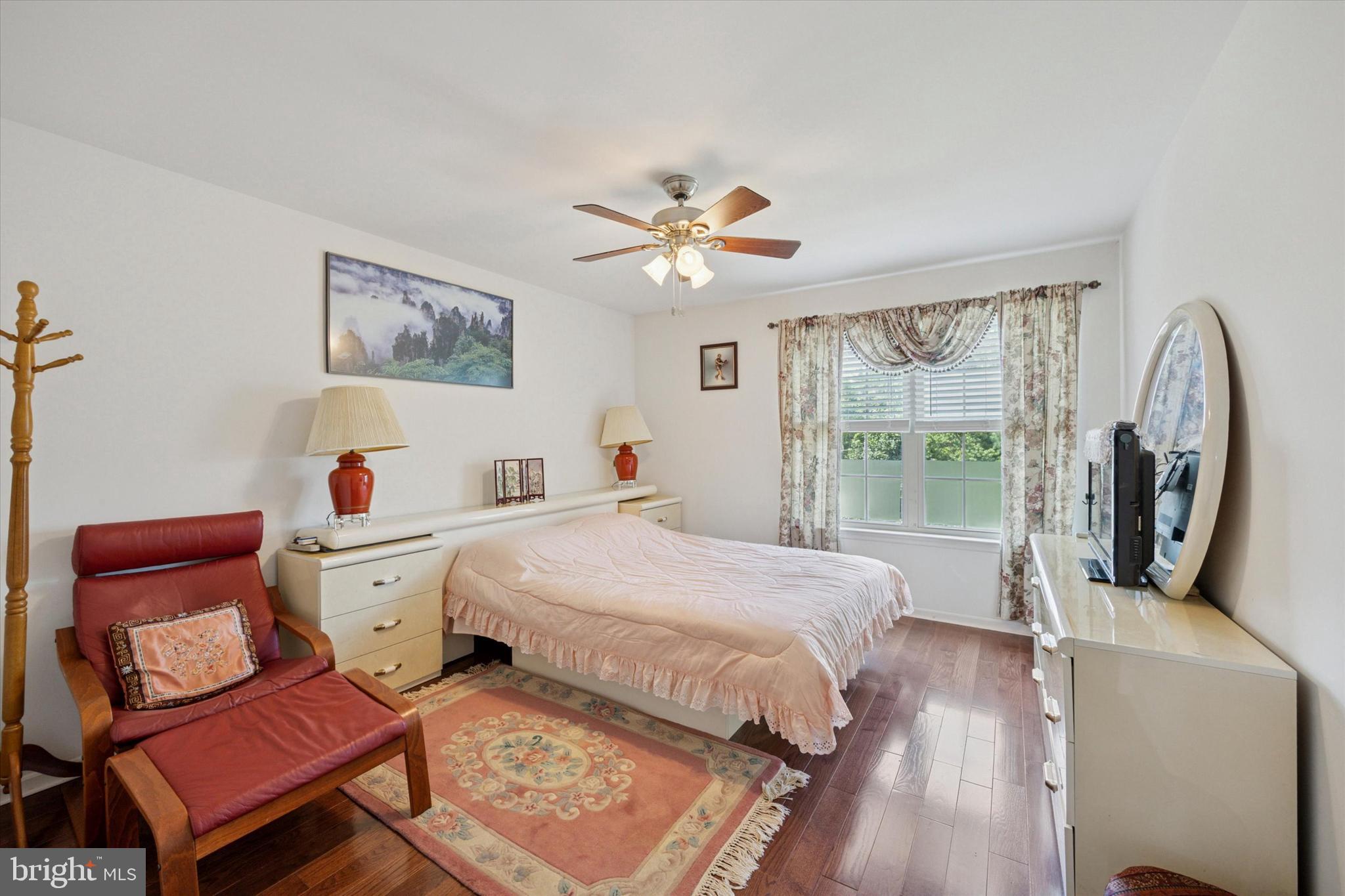 EMERALD WALK - Residential