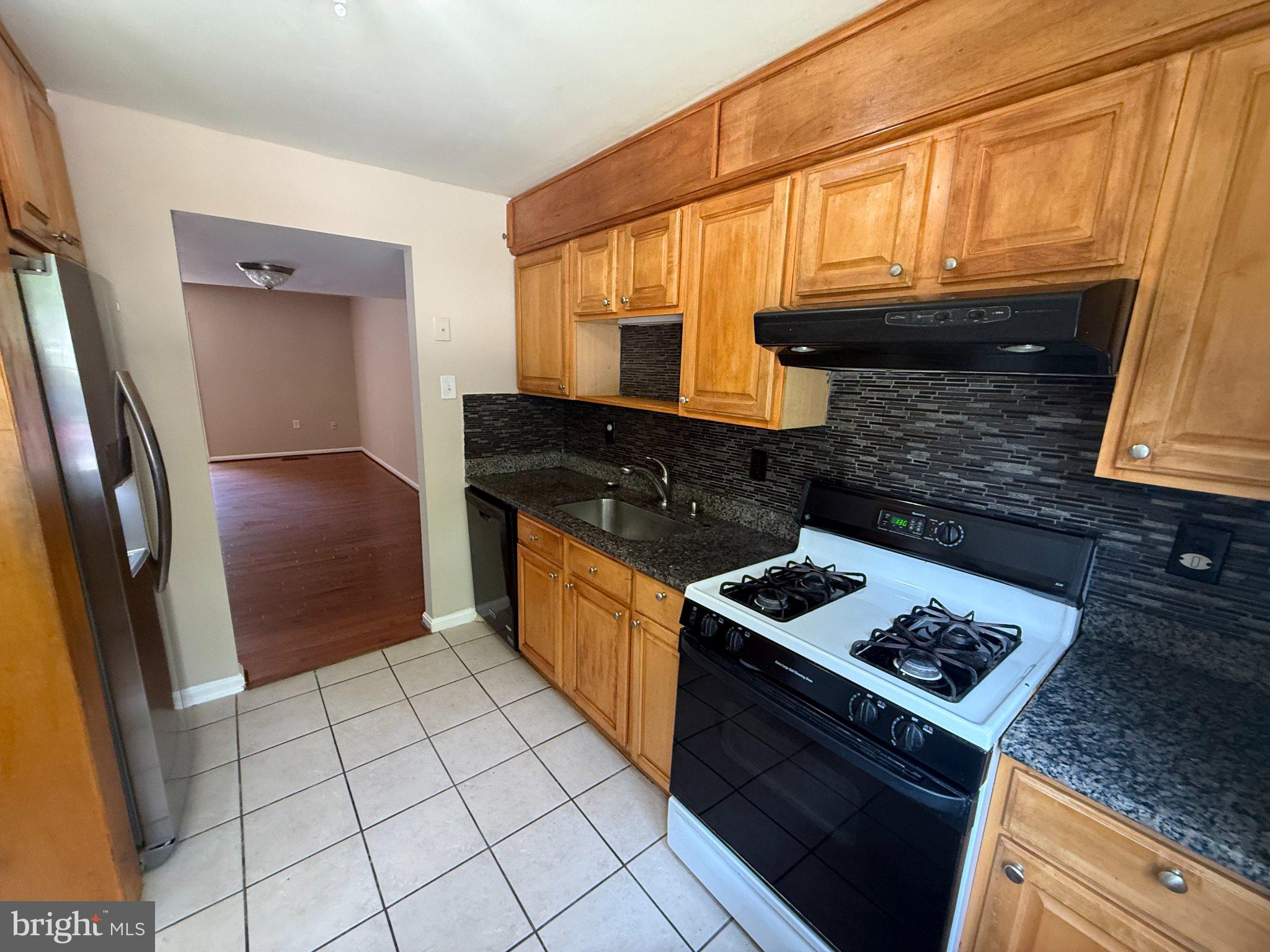 2806 HOGAN COURT