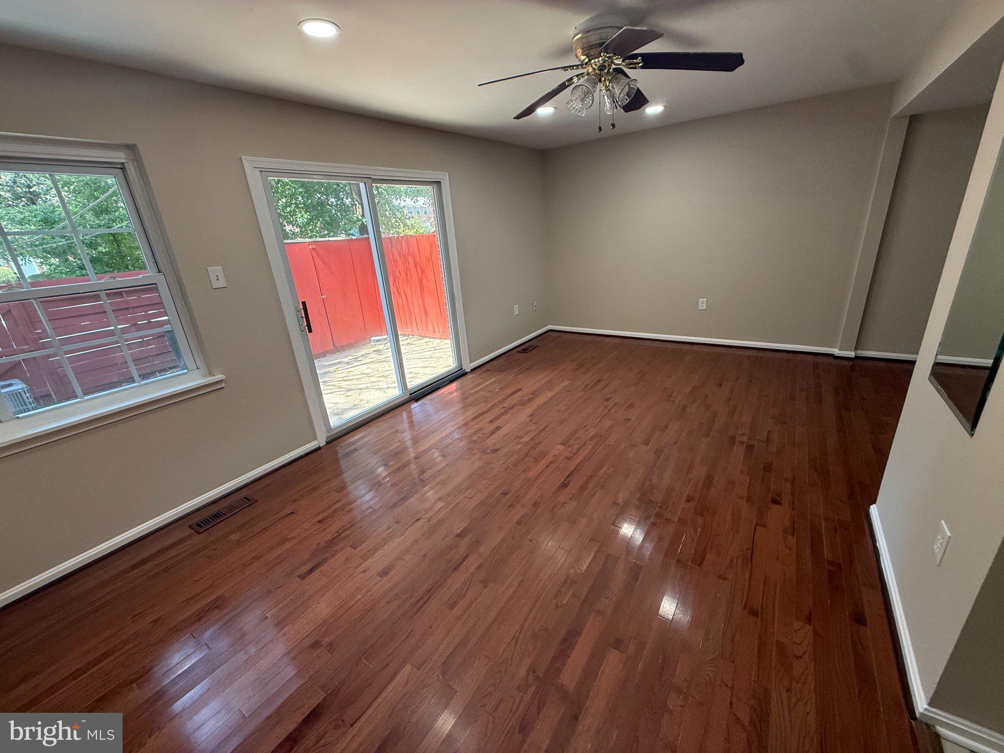 2806 HOGAN COURT