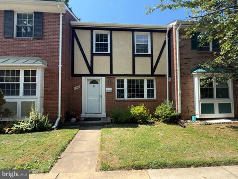 Photo of 2806 Hogan Court, FALLS CHURCH, VA 22043 (MLS # VAFX2343042)