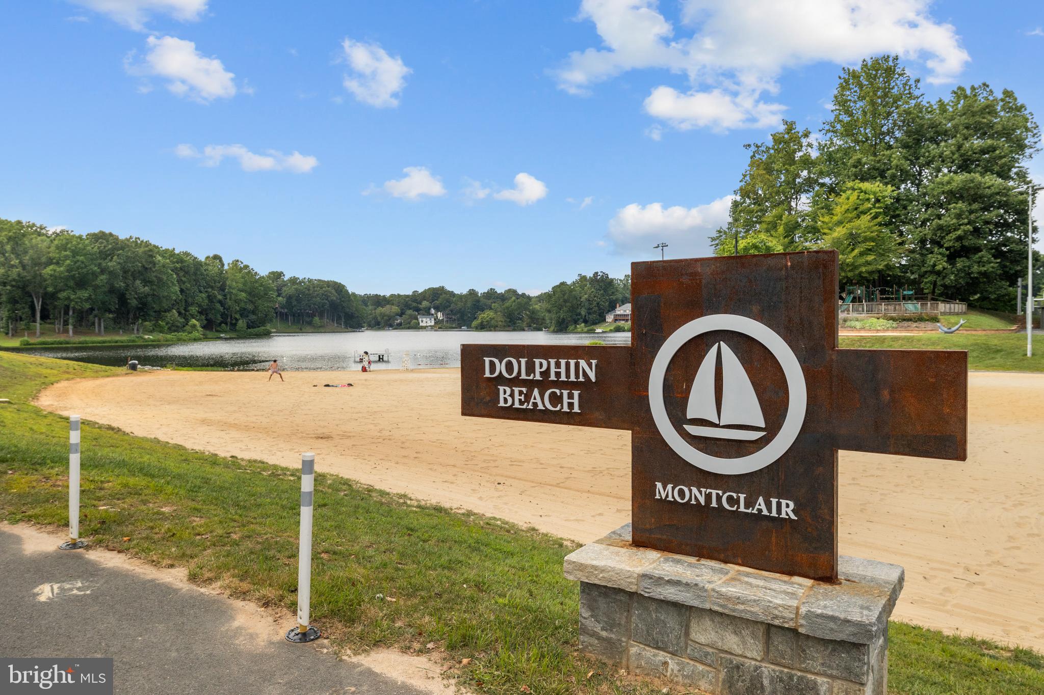 COUNTRY CLUB LAKE - Residential