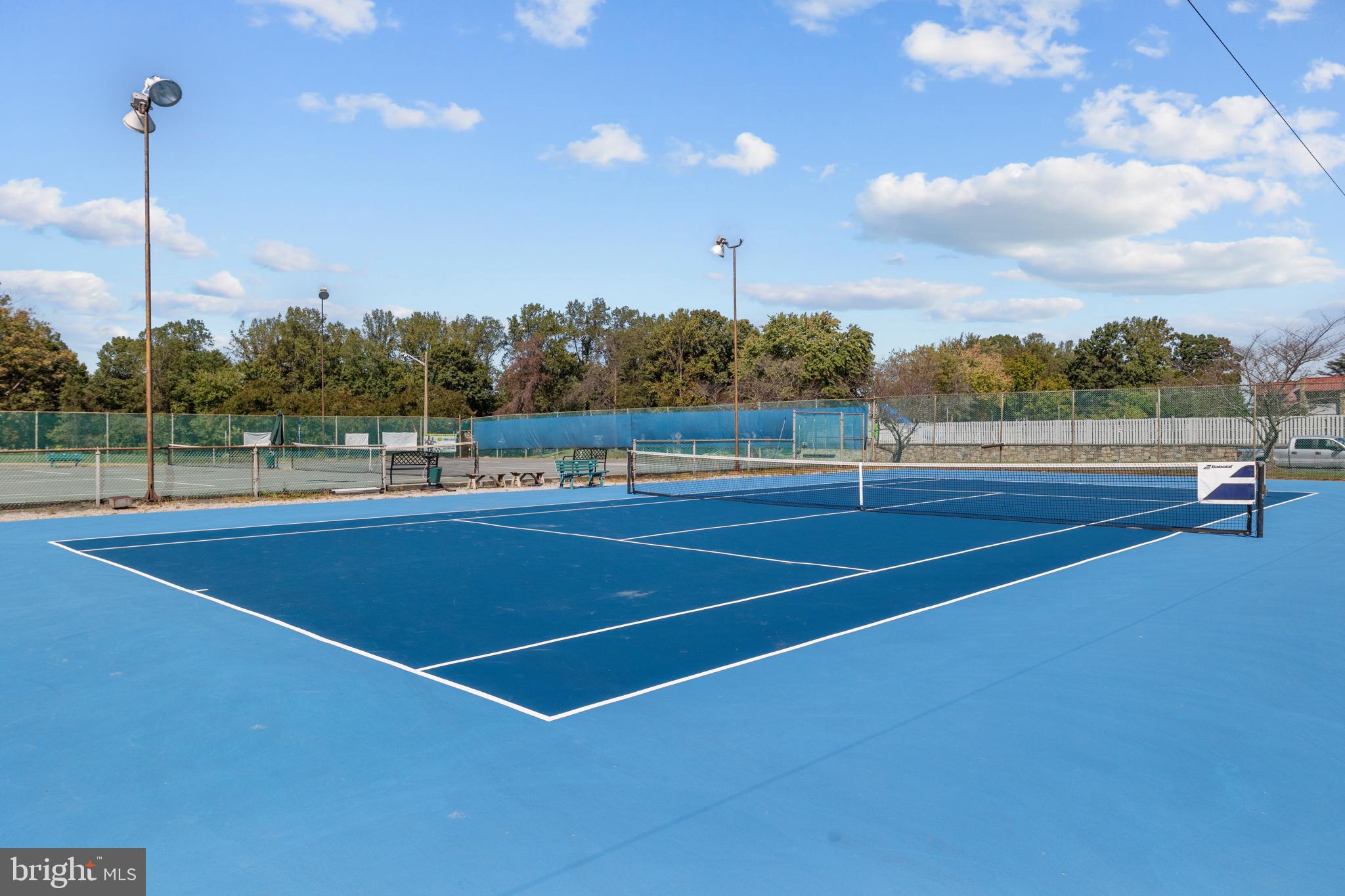 COUNTRY CLUB LAKE - Residential