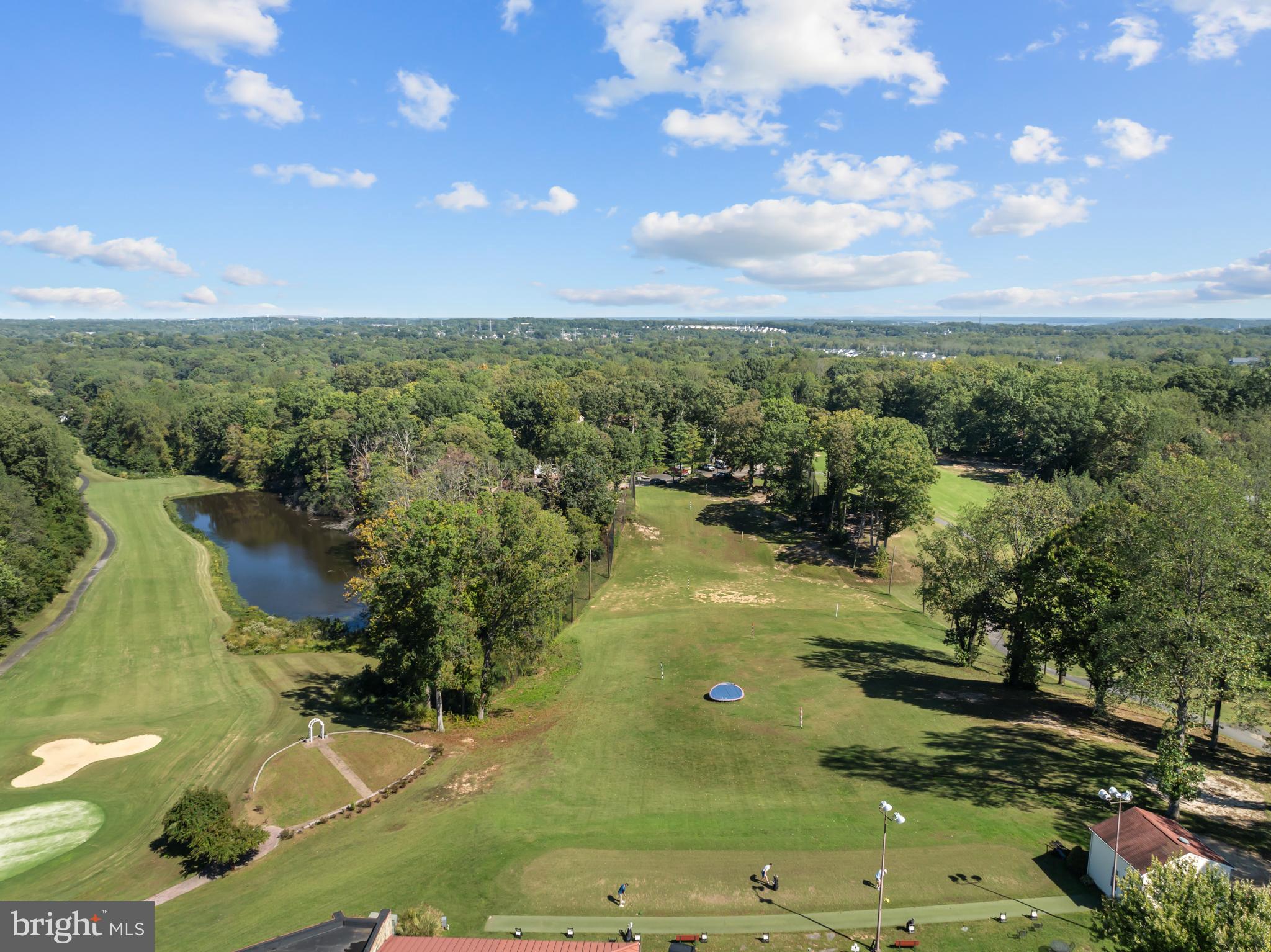 COUNTRY CLUB LAKE - Residential