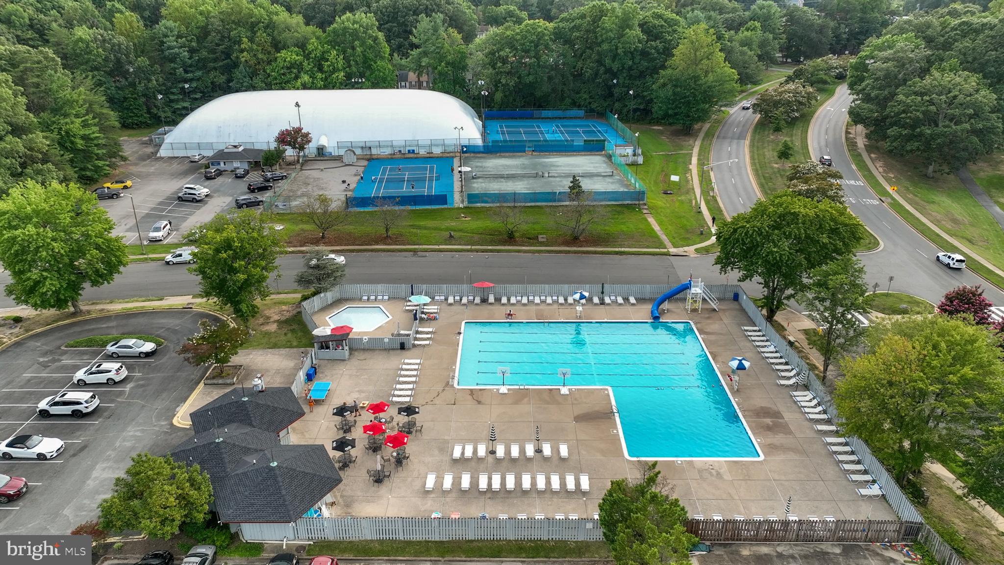 COUNTRY CLUB LAKE - Residential