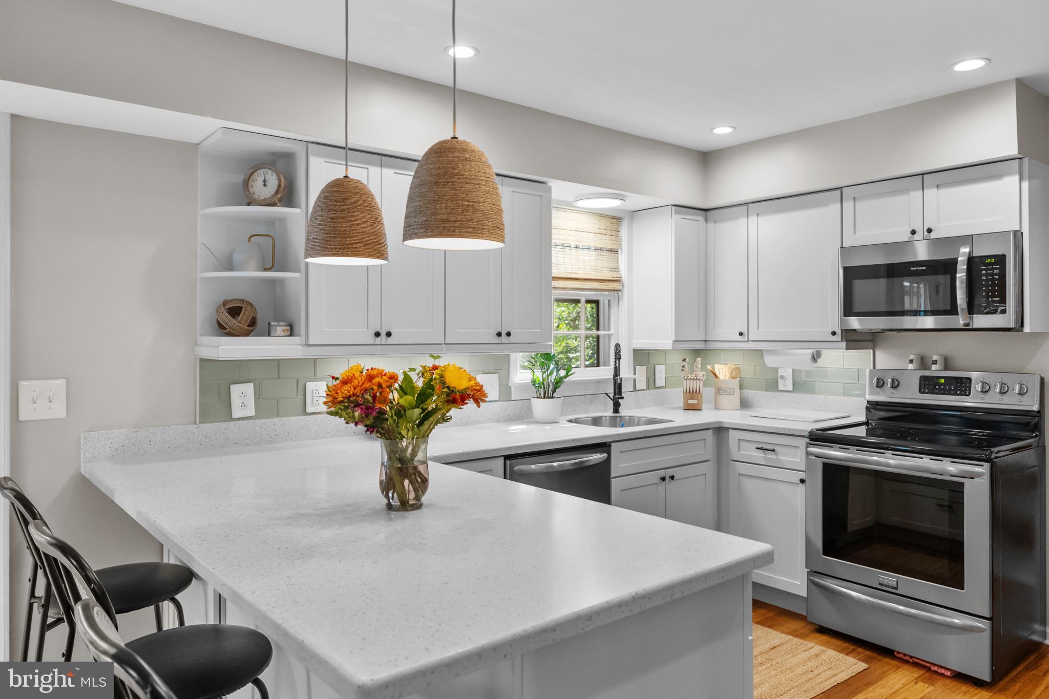 COUNTRY CLUB LAKE - Residential