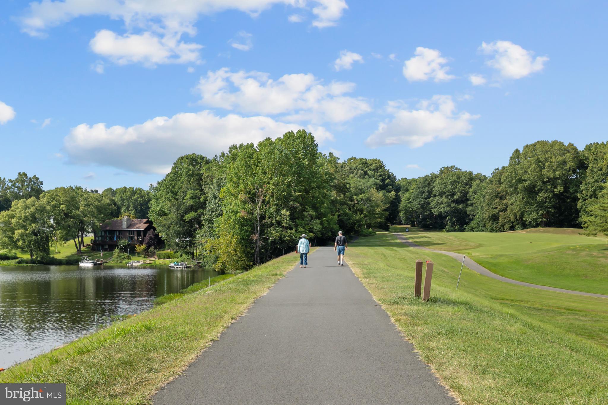 COUNTRY CLUB LAKE - Residential