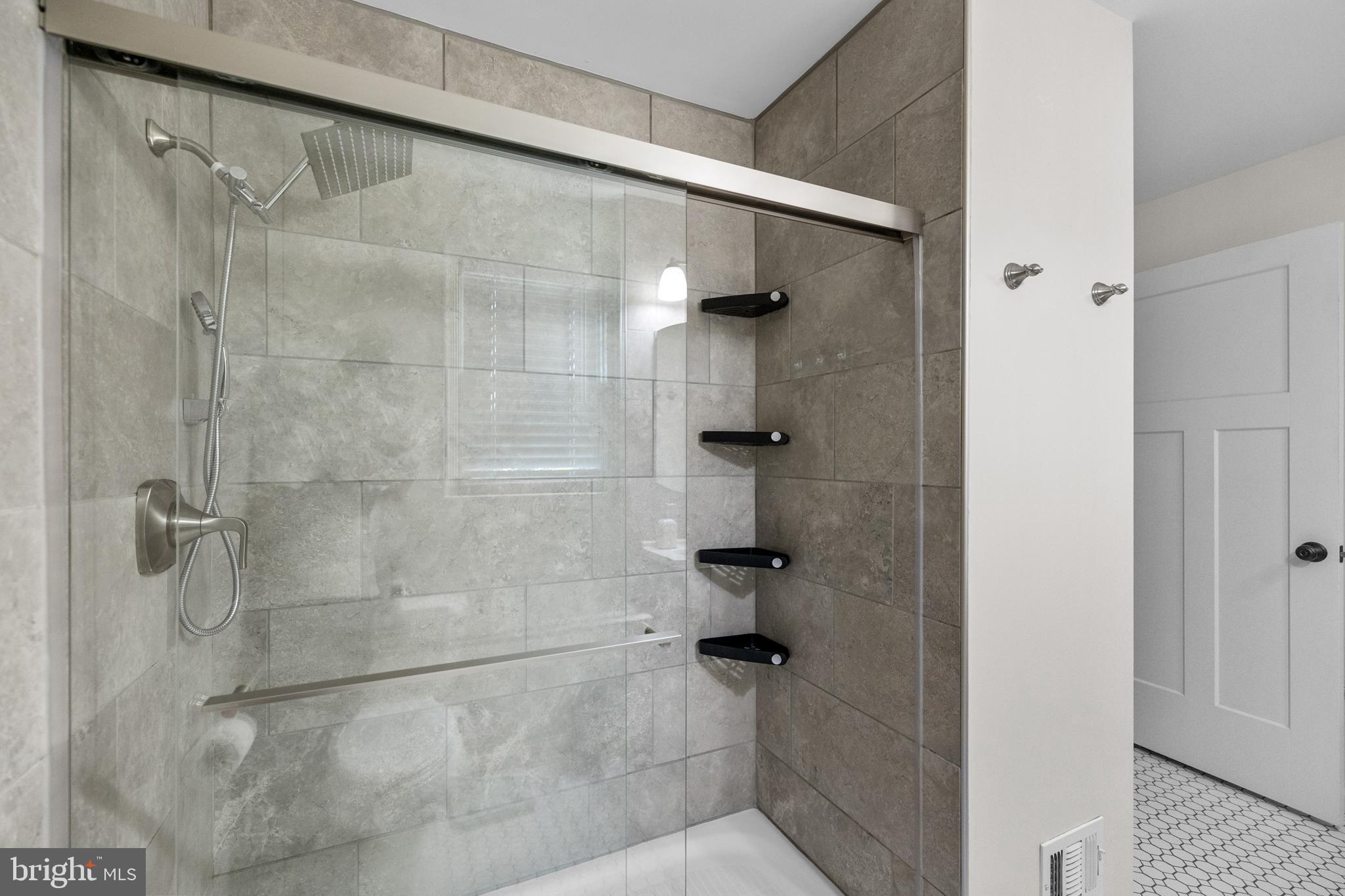 COUNTRY CLUB LAKE - Residential