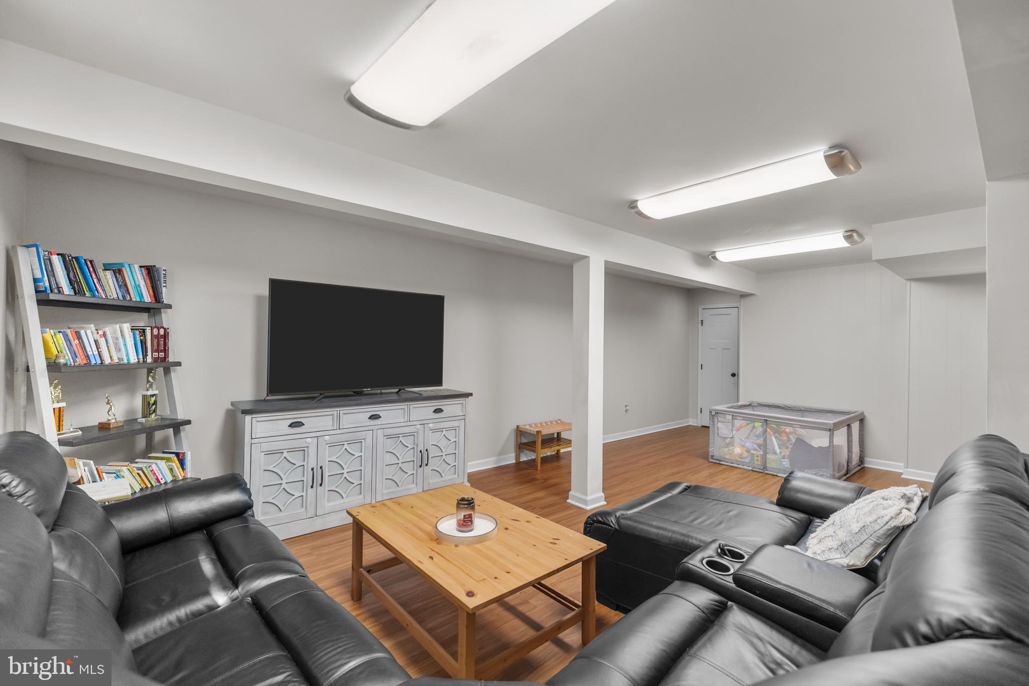 COUNTRY CLUB LAKE - Residential