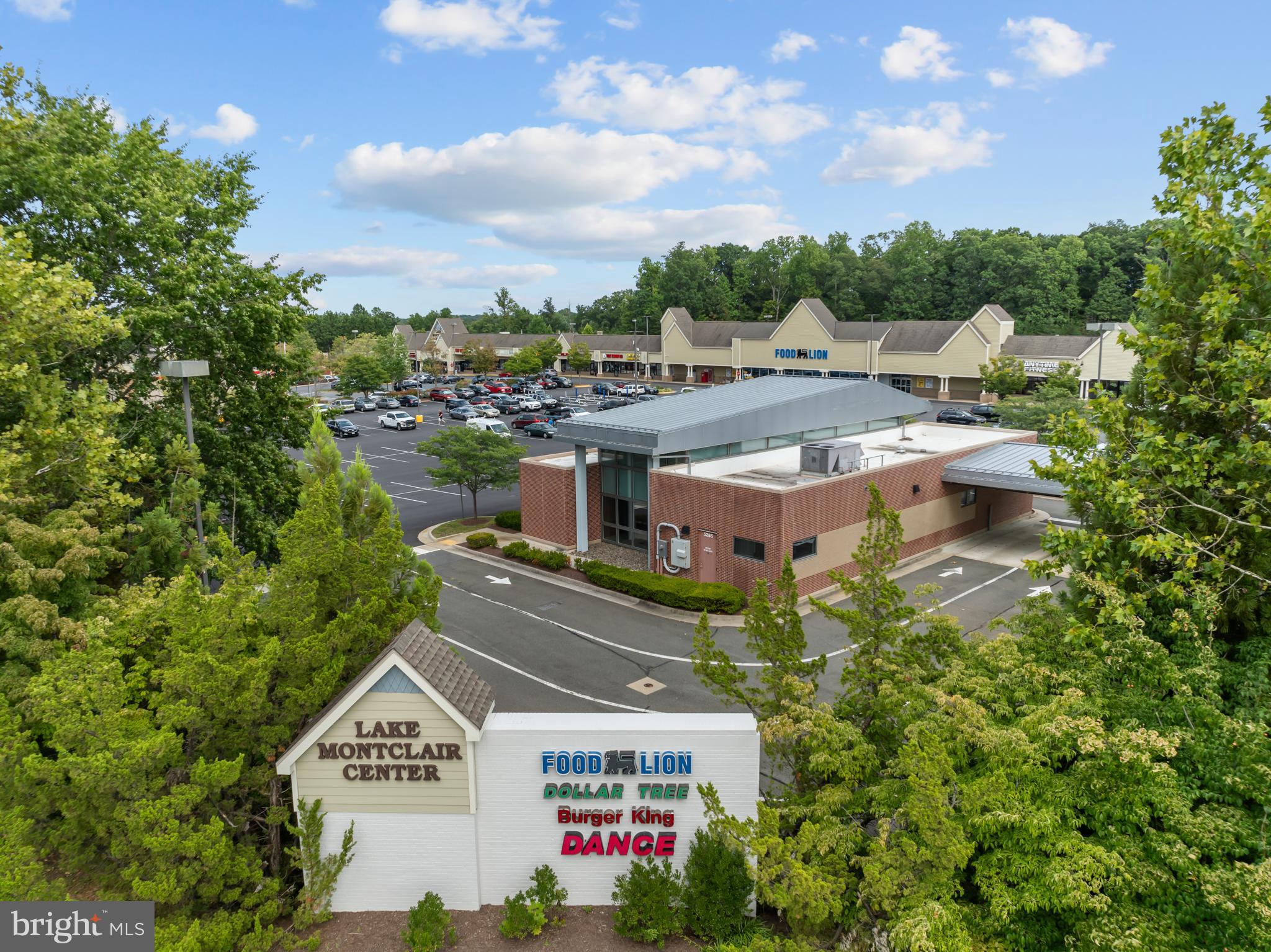 COUNTRY CLUB LAKE - Residential