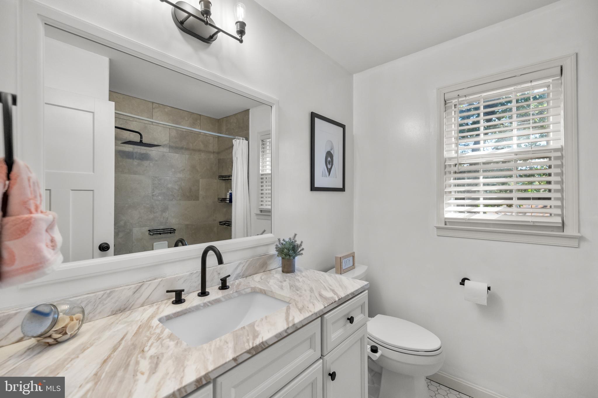 COUNTRY CLUB LAKE - Residential