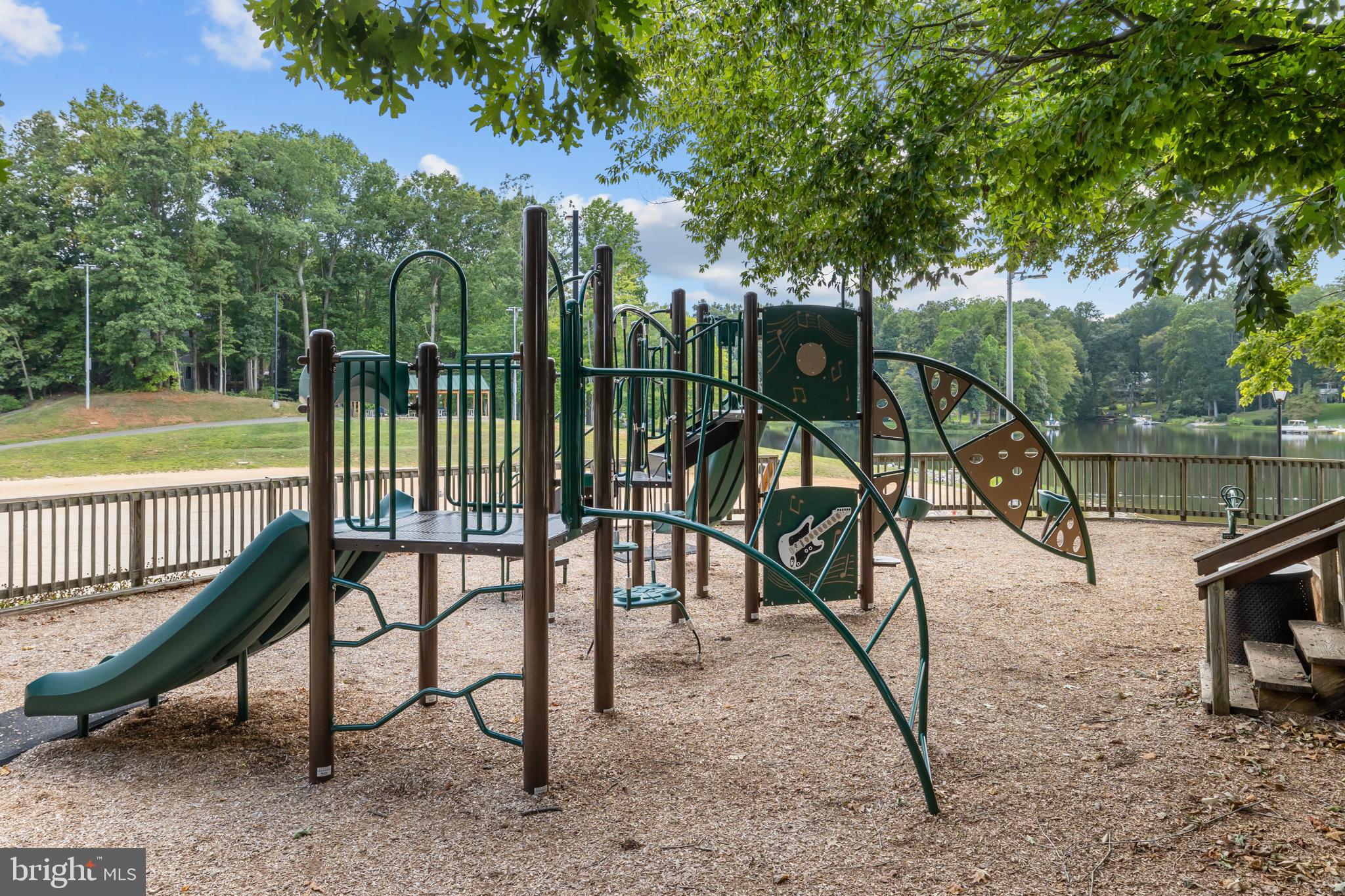 COUNTRY CLUB LAKE - Residential