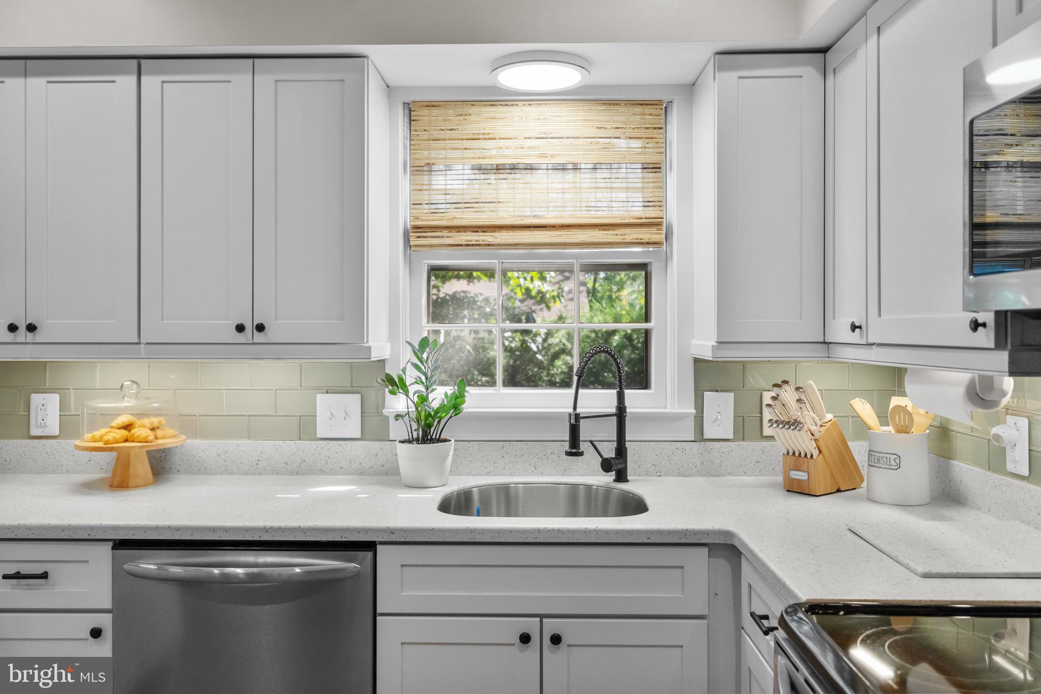 COUNTRY CLUB LAKE - Residential