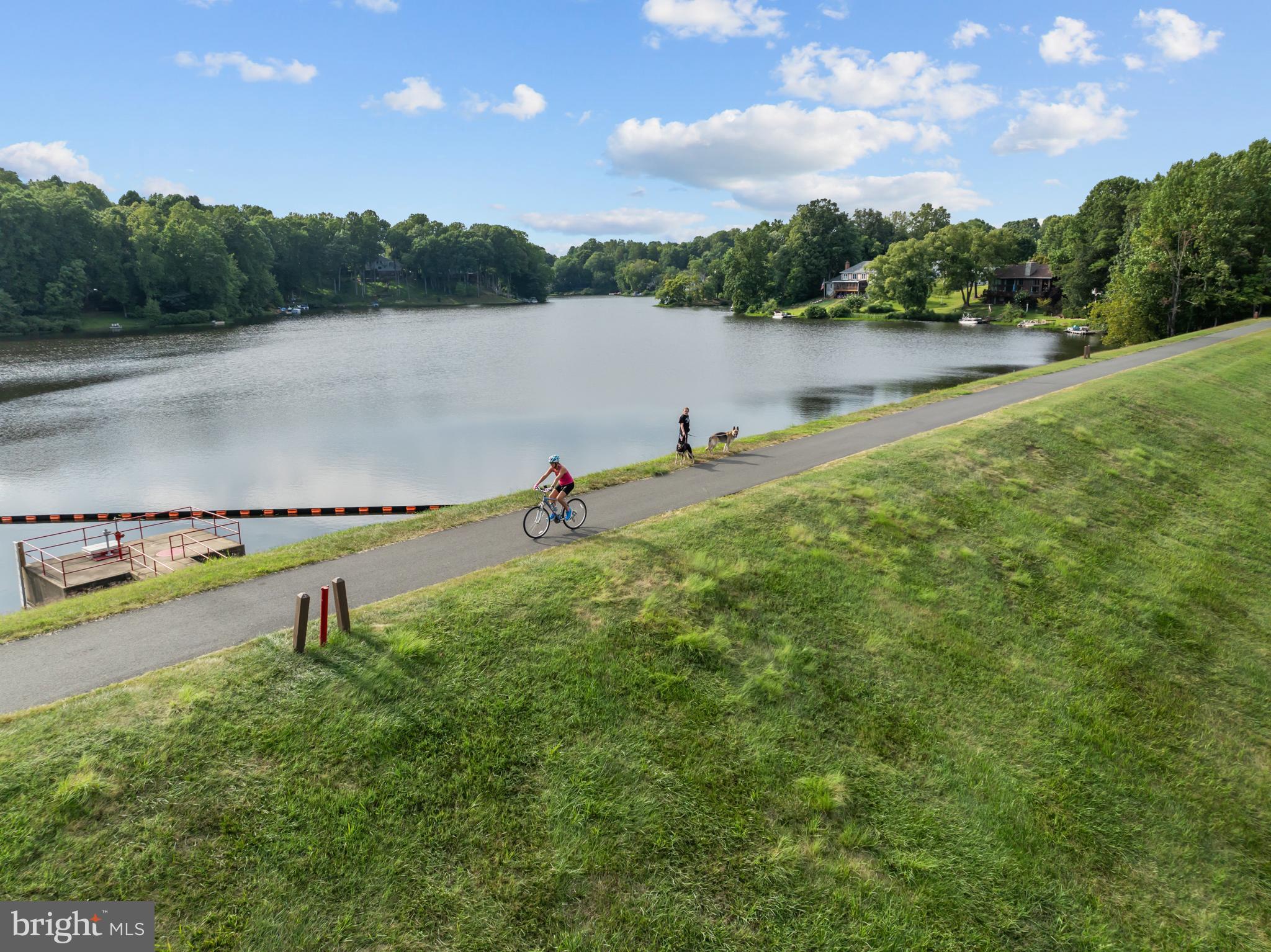 COUNTRY CLUB LAKE - Residential