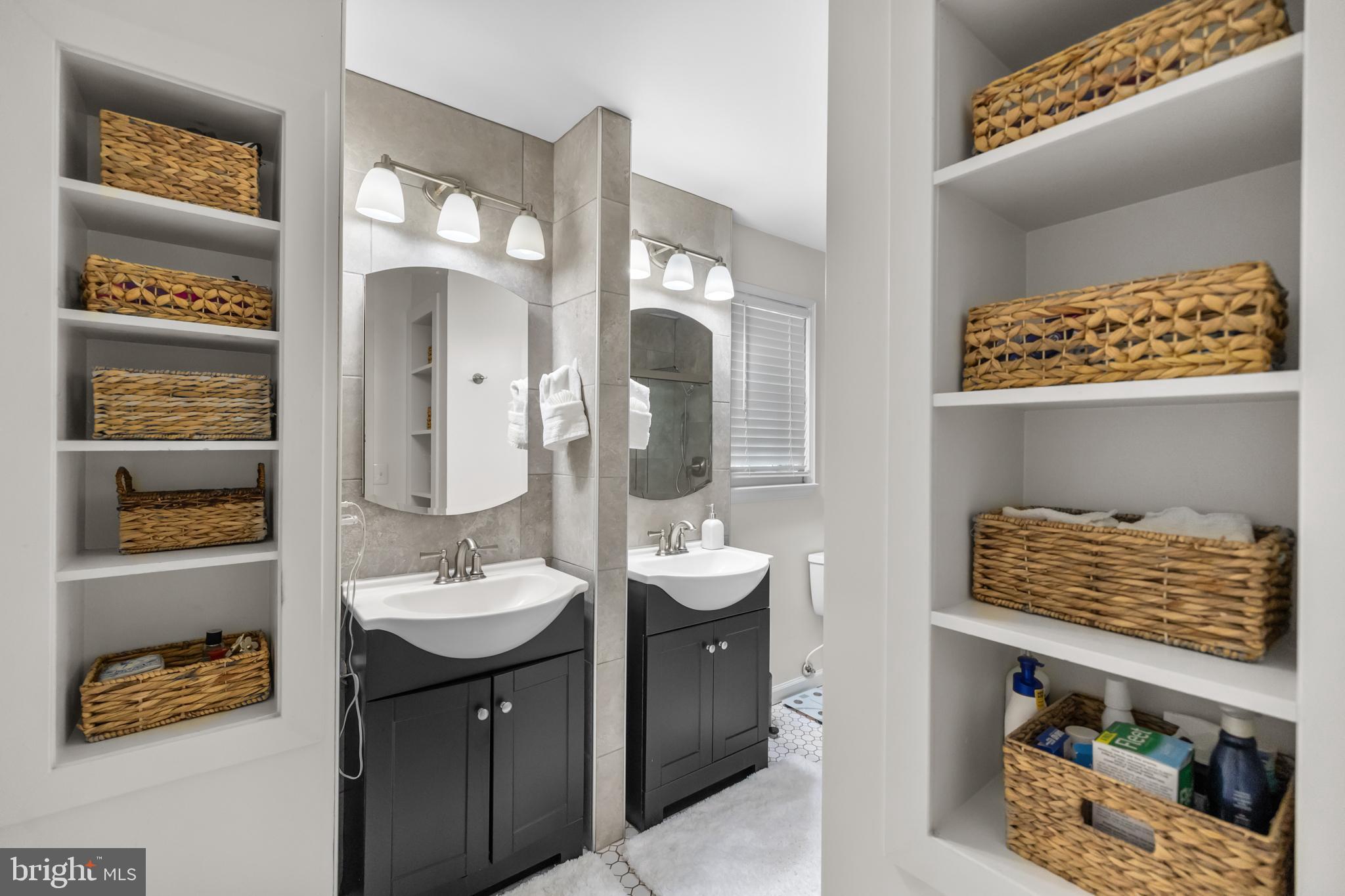 COUNTRY CLUB LAKE - Residential