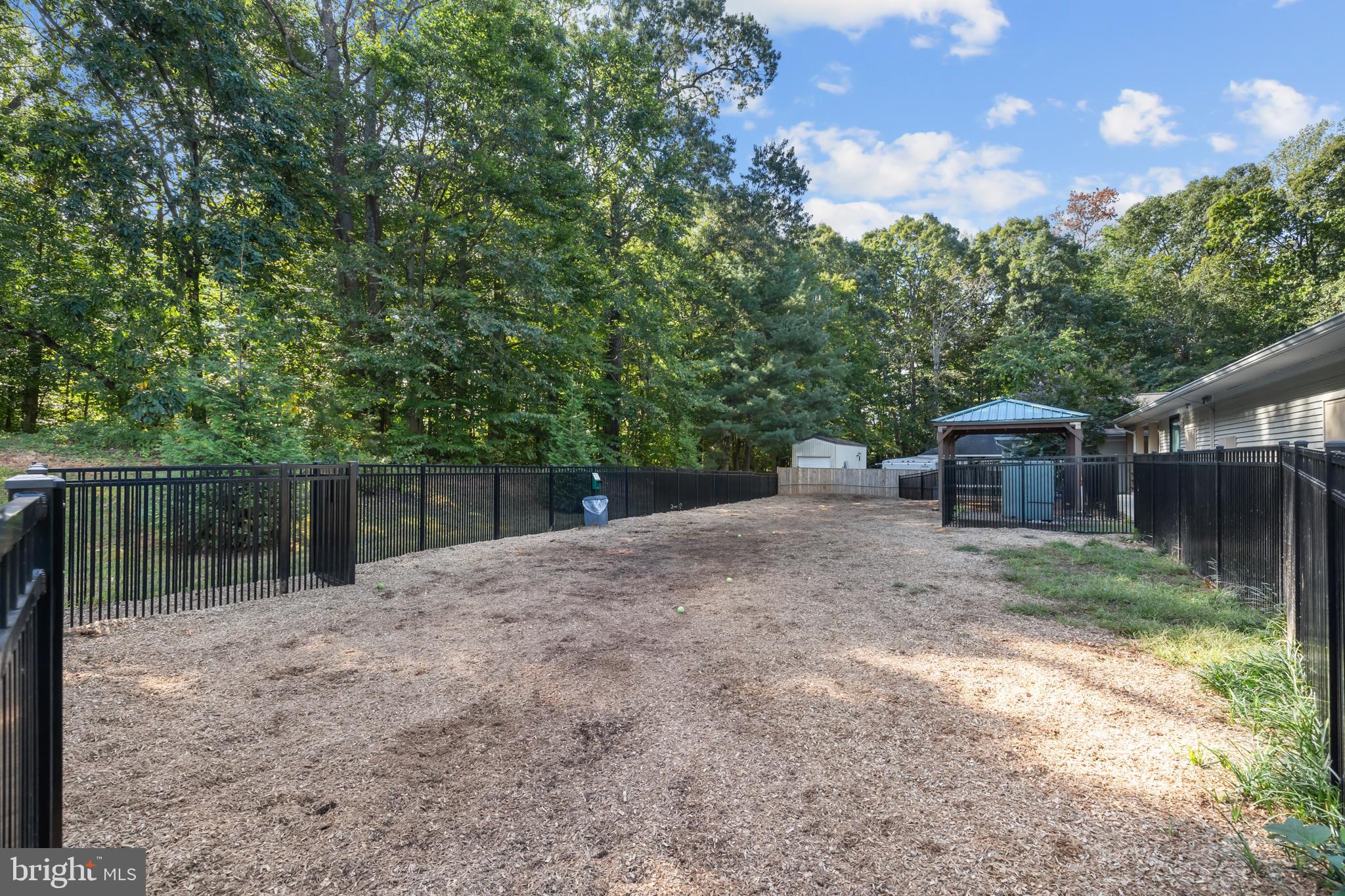 COUNTRY CLUB LAKE - Residential