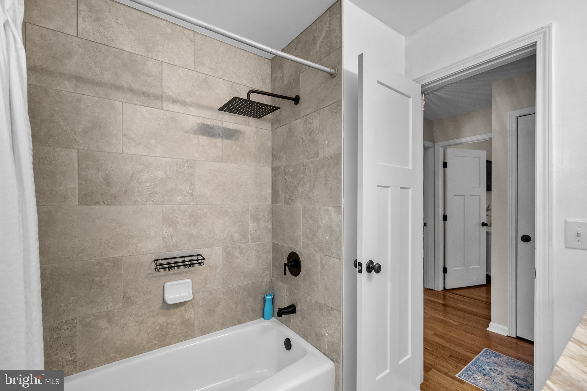 COUNTRY CLUB LAKE - Residential