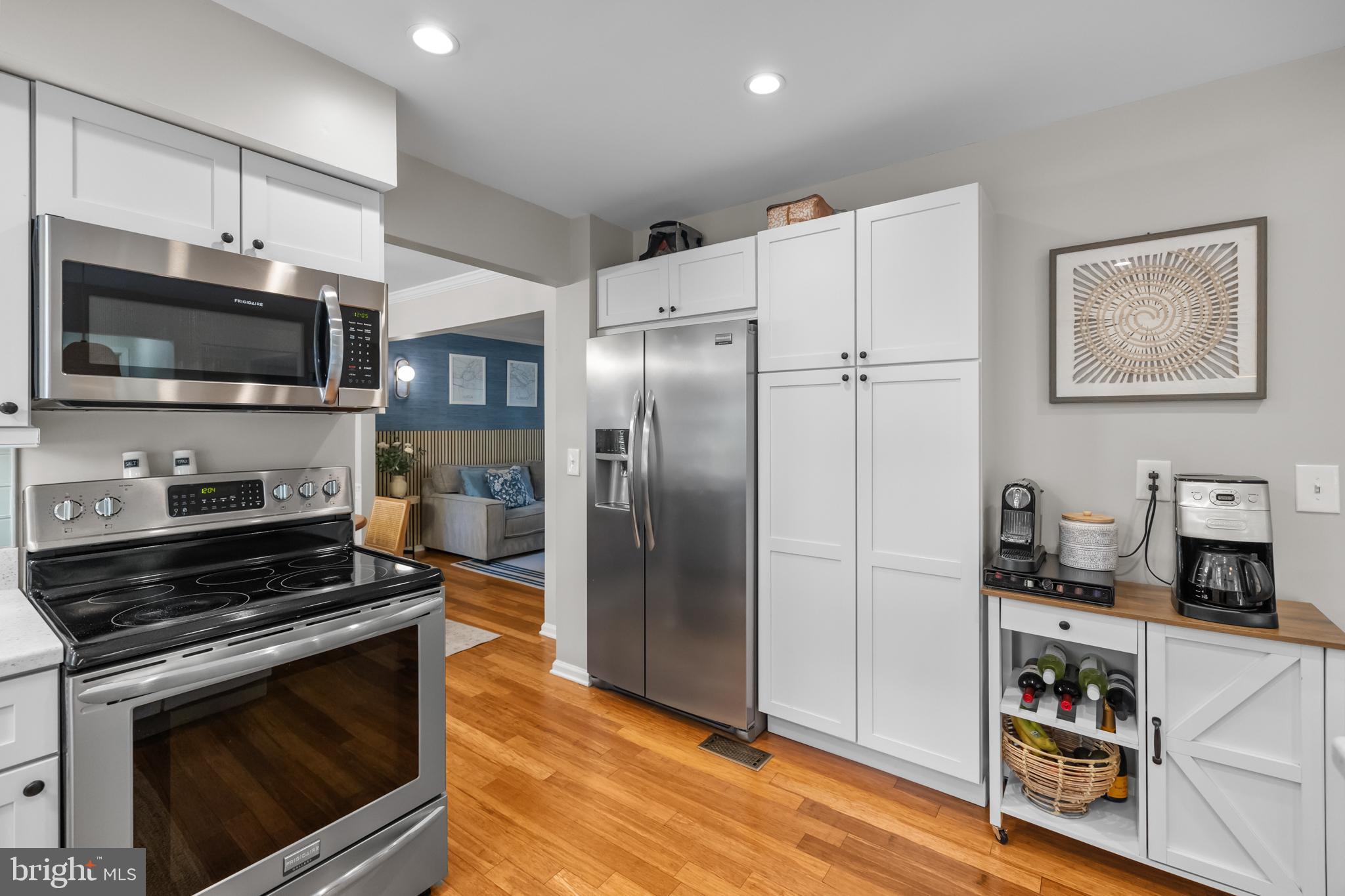 COUNTRY CLUB LAKE - Residential