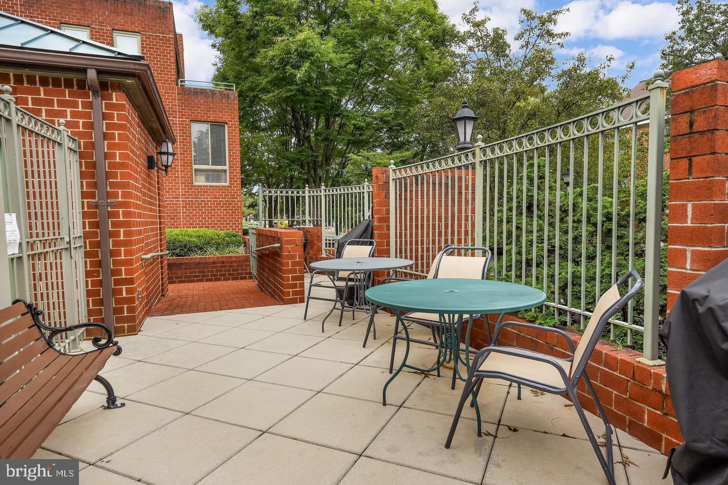 WINDSOR PLAZA - Residential