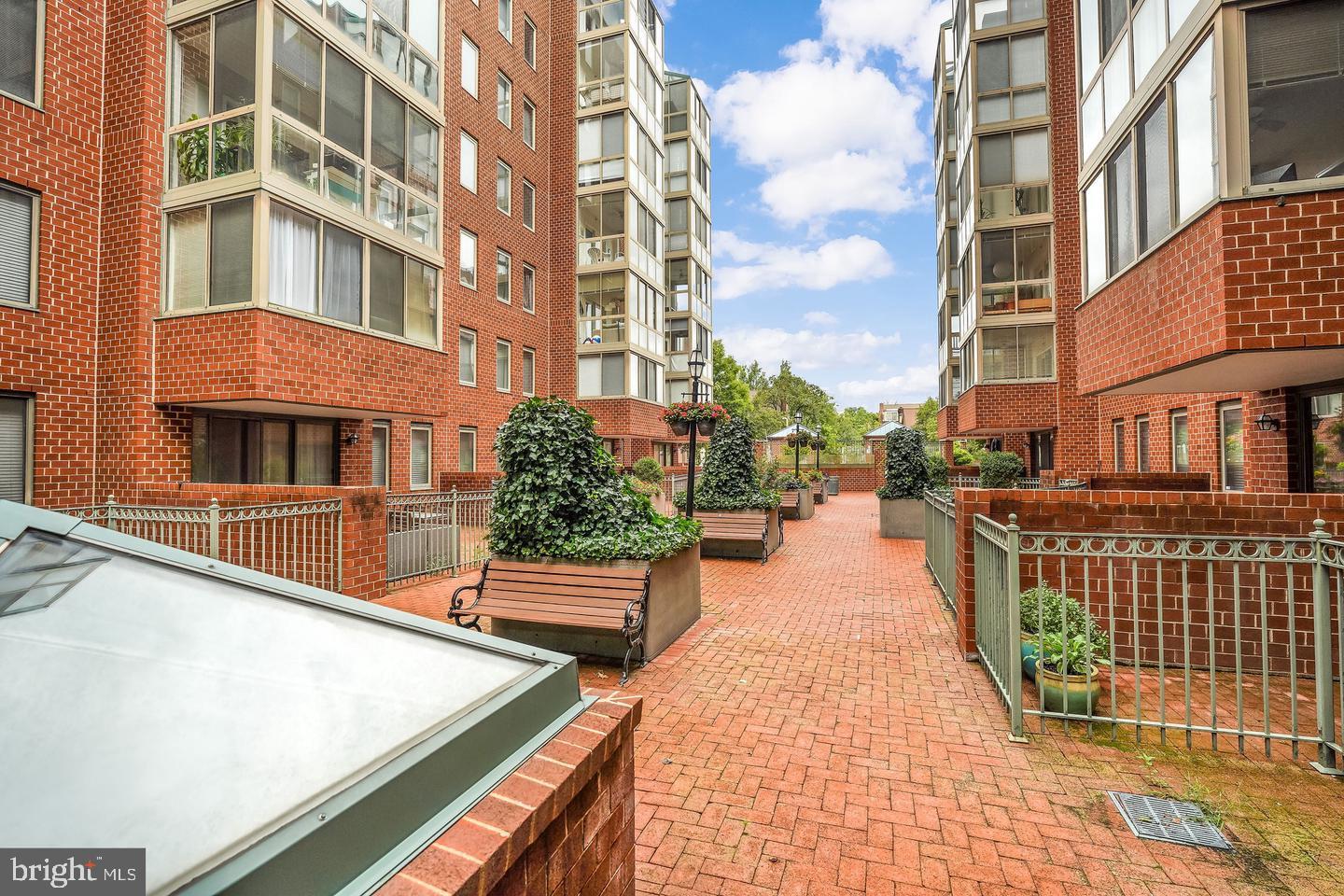 WINDSOR PLAZA - Residential