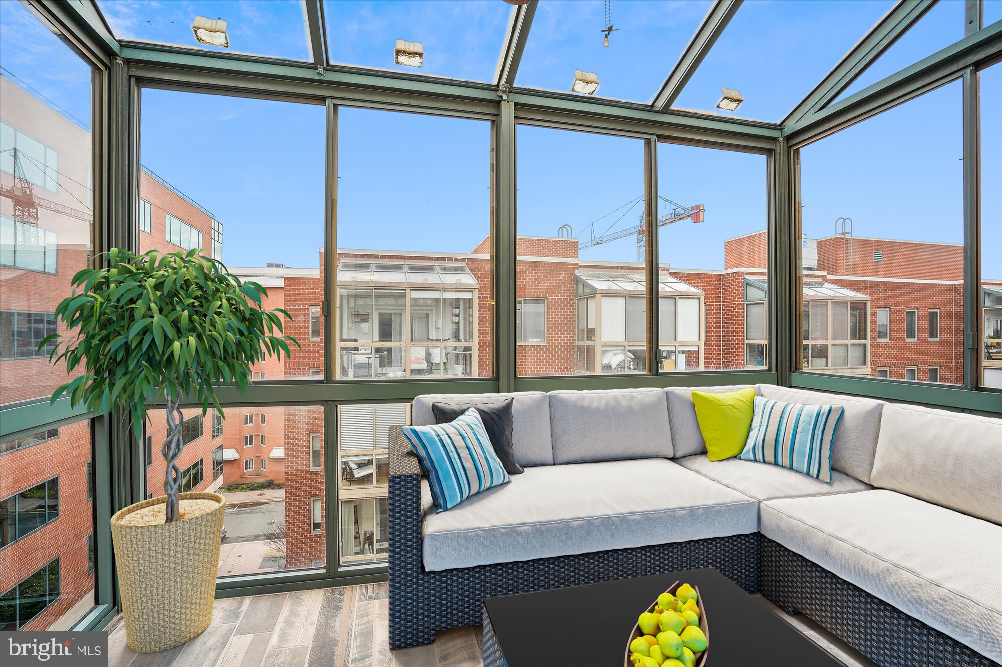 WINDSOR PLAZA - Residential