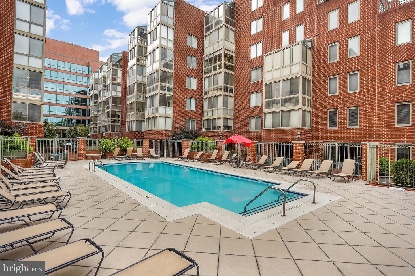 WINDSOR PLAZA - Residential