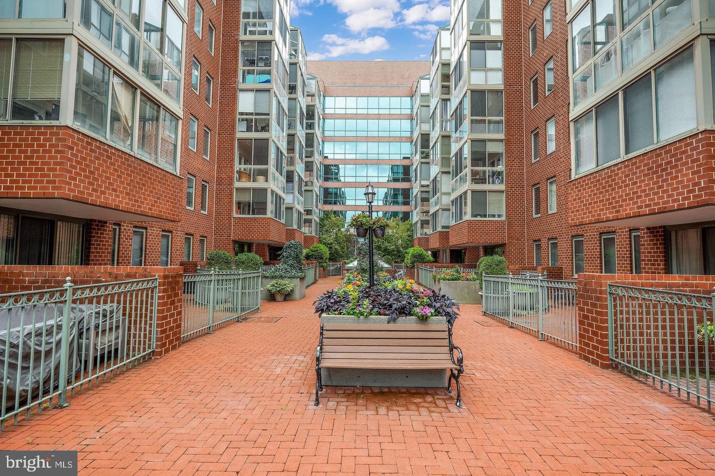 WINDSOR PLAZA - Residential