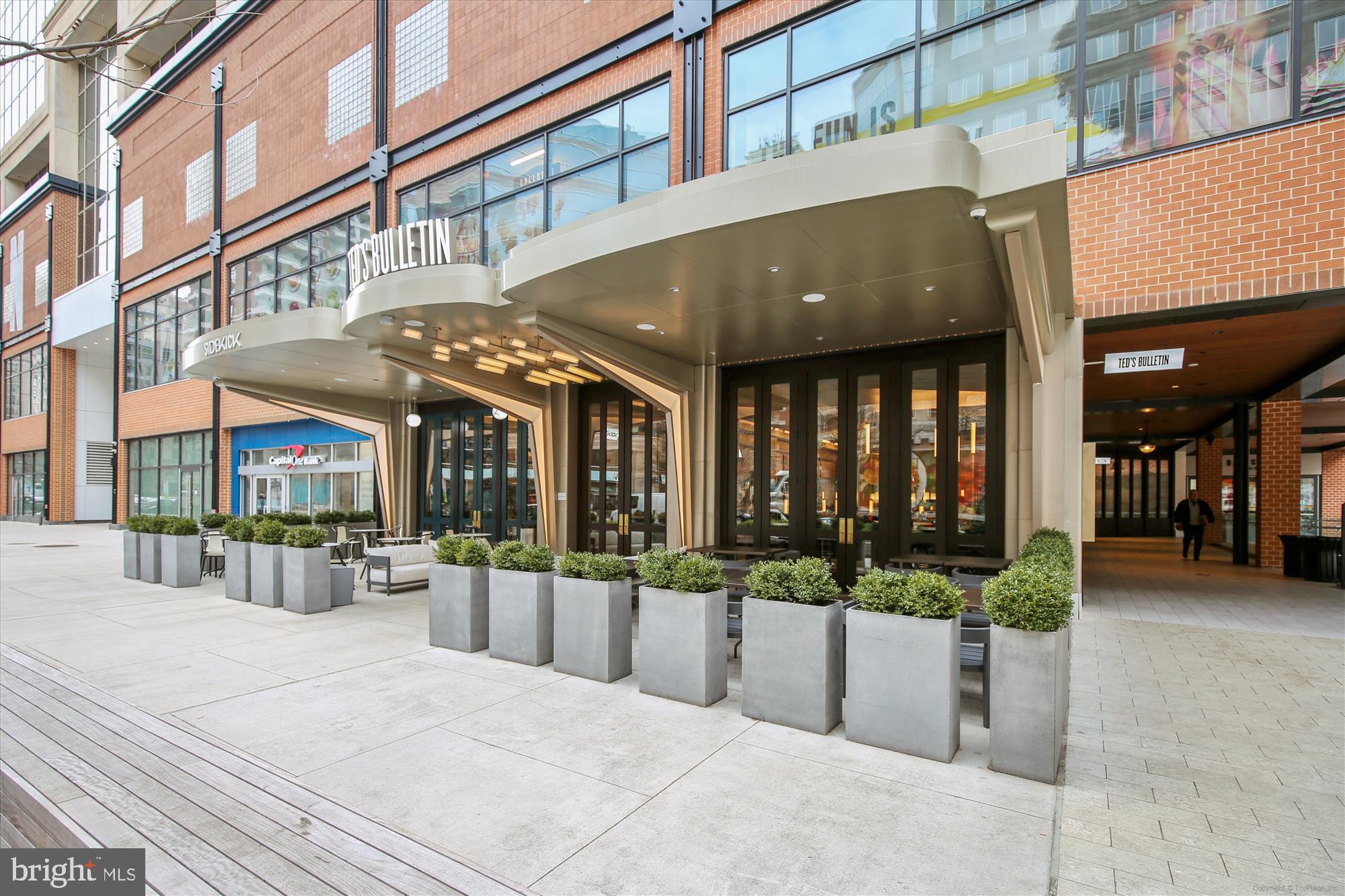 WINDSOR PLAZA - Residential