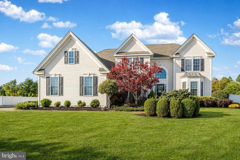 Homes For Sale - 43 Oxford Circle<br/> SOUTHAMPTON, NJ 08088