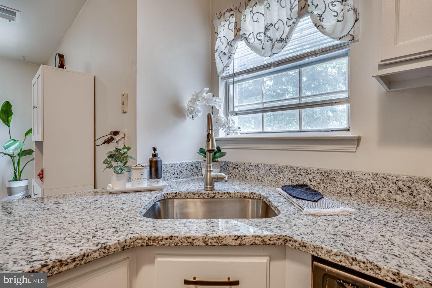 ST CHARLES LANCASTER - Residential Lease