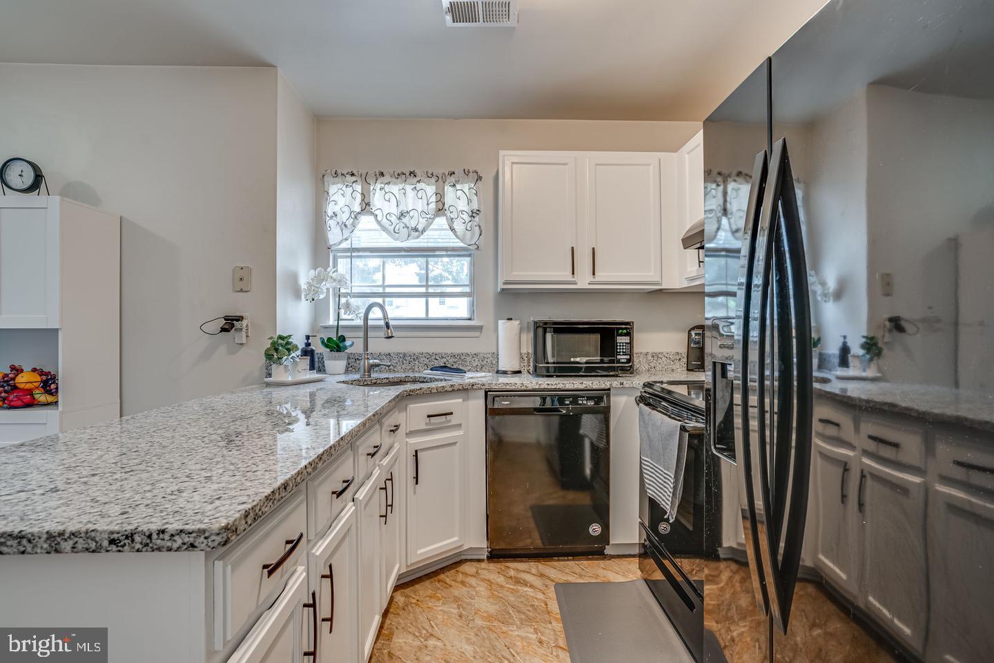 ST CHARLES LANCASTER - Residential Lease