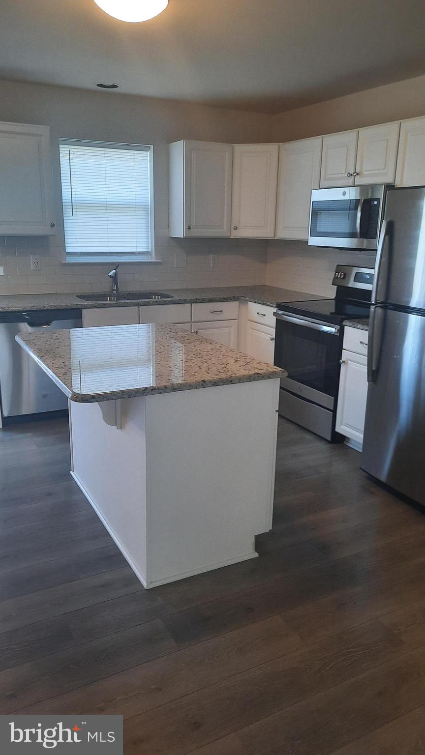 ADMIRALS QUAY - Residential Lease