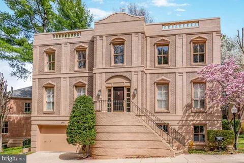 4711 Foxhall Crescent NW, Washington, DC MLS: DCDC2191800
