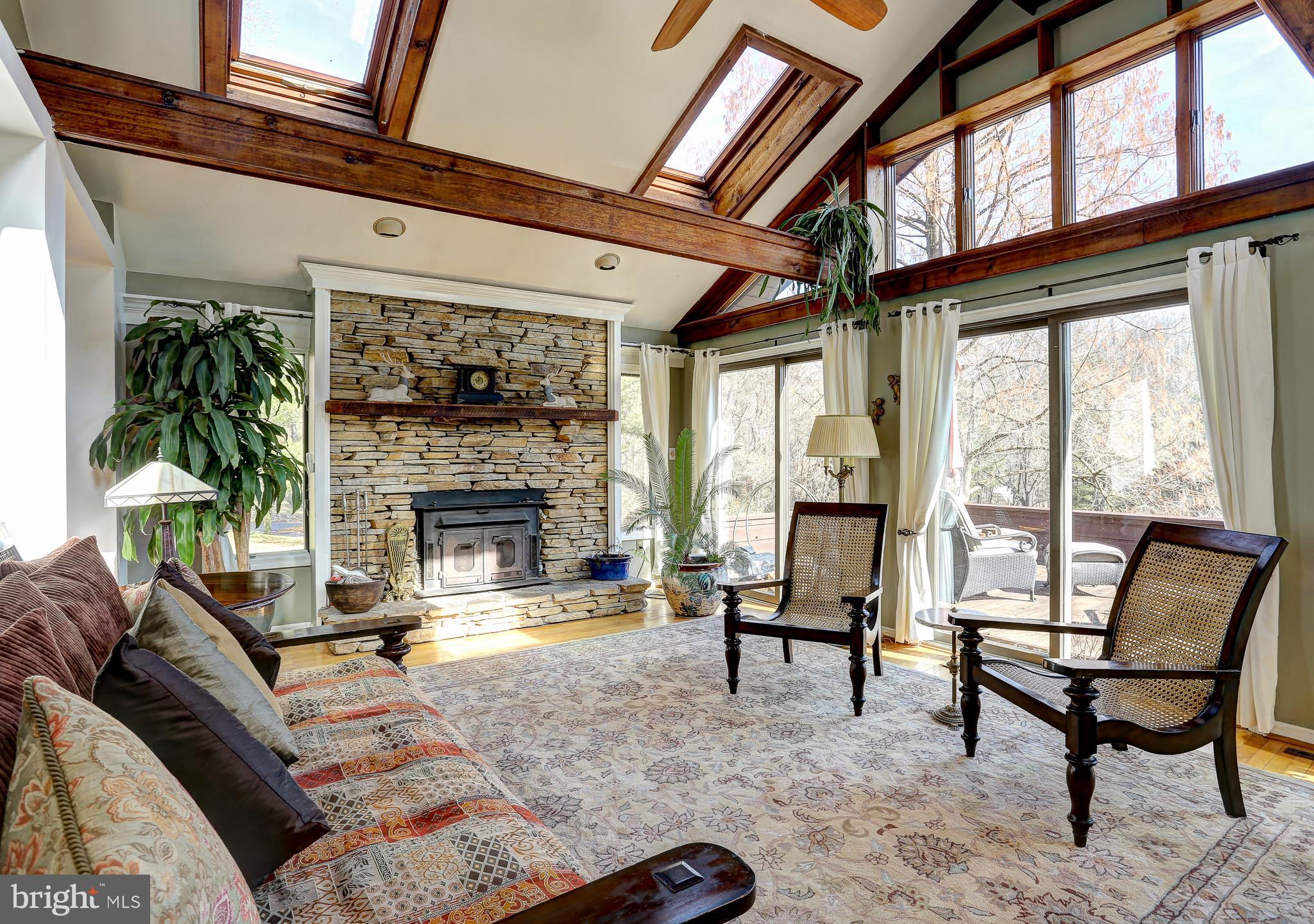 WHITE HALL - Residential