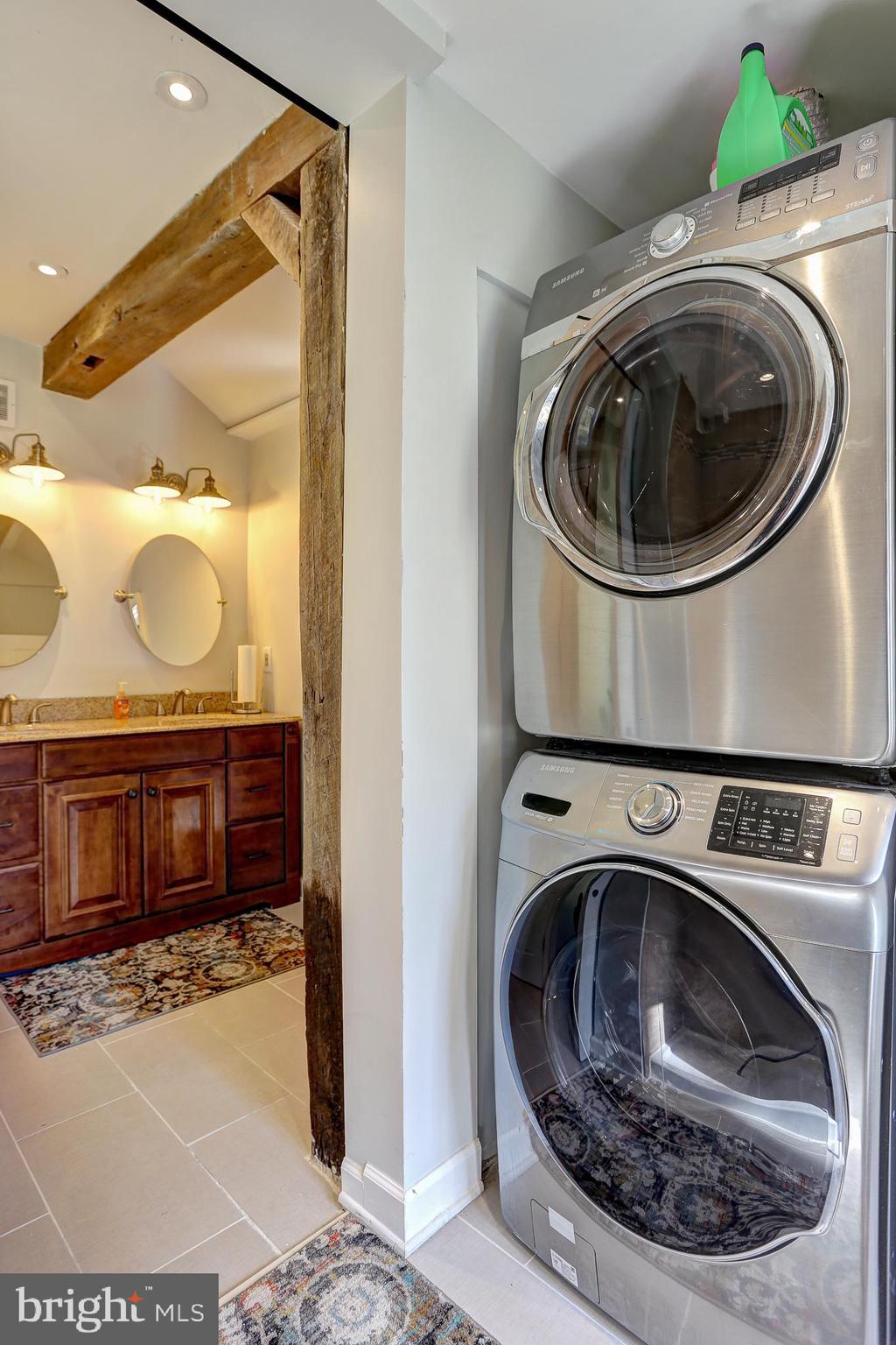 WHITE HALL - Residential