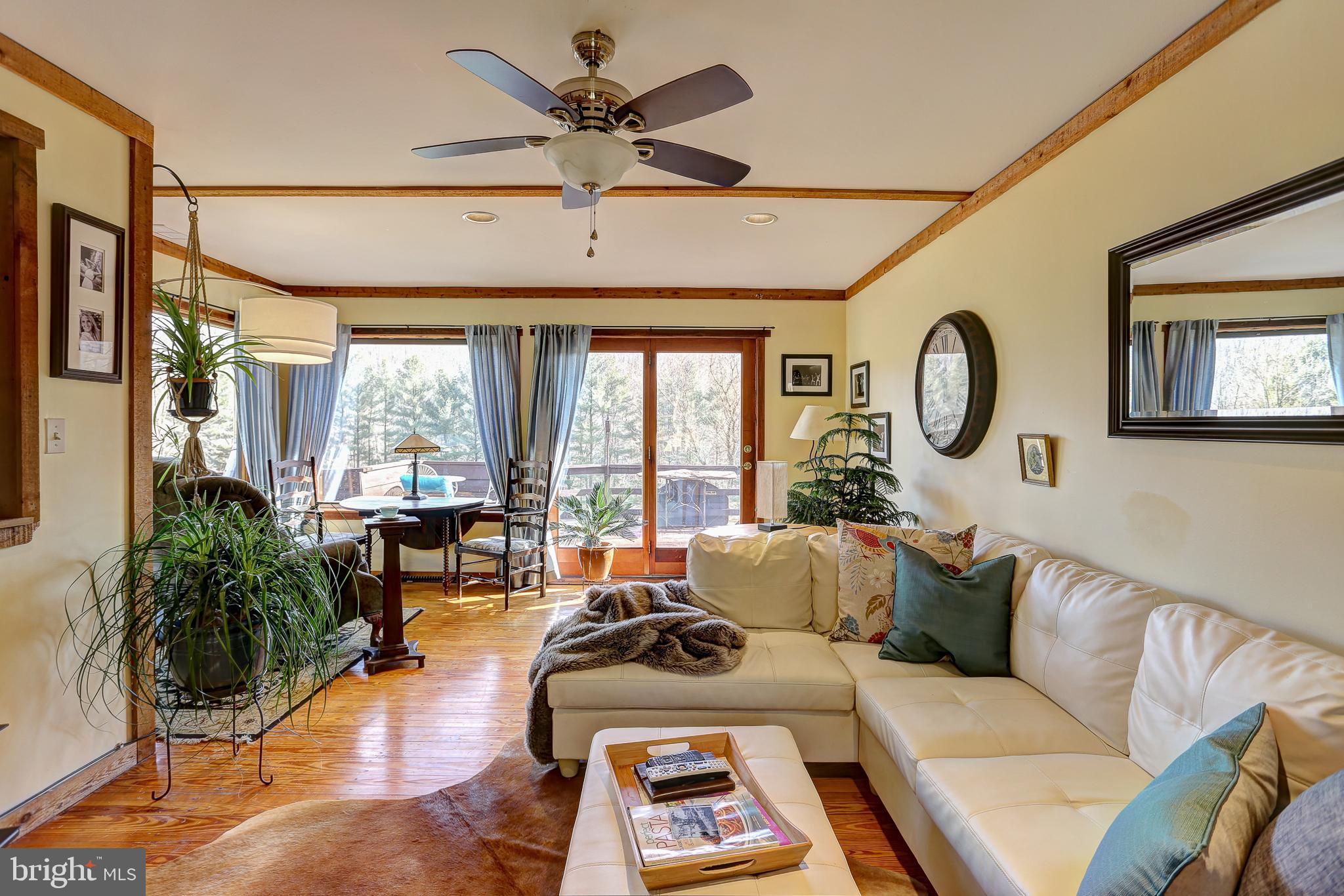 WHITE HALL - Residential
