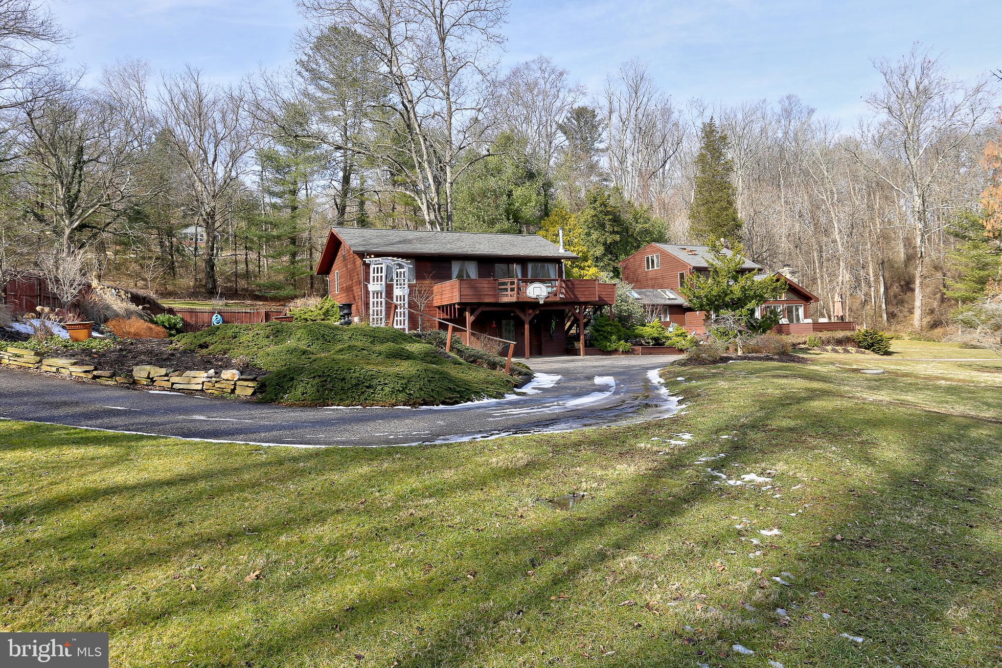 WHITE HALL - Residential