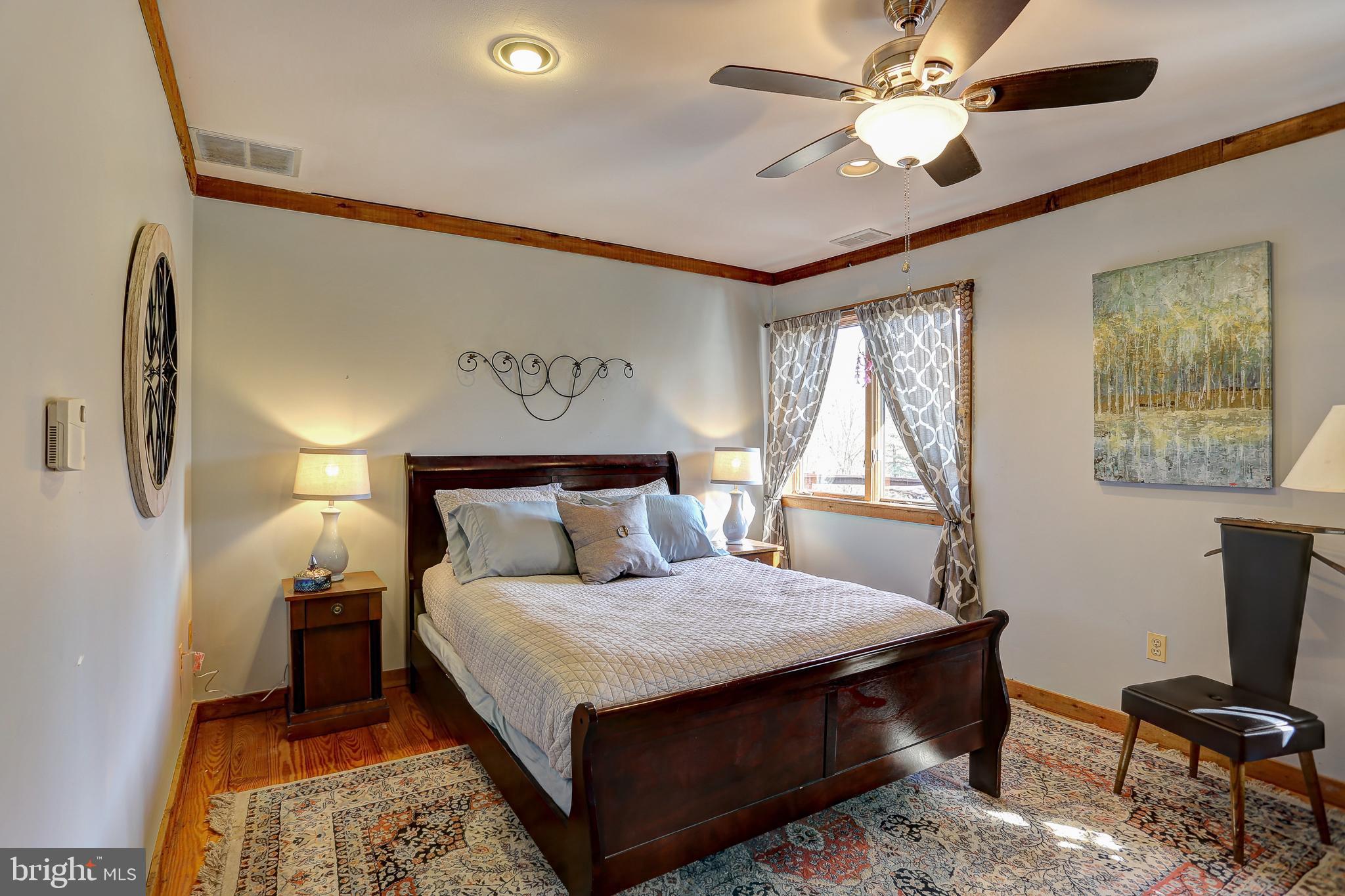 WHITE HALL - Residential