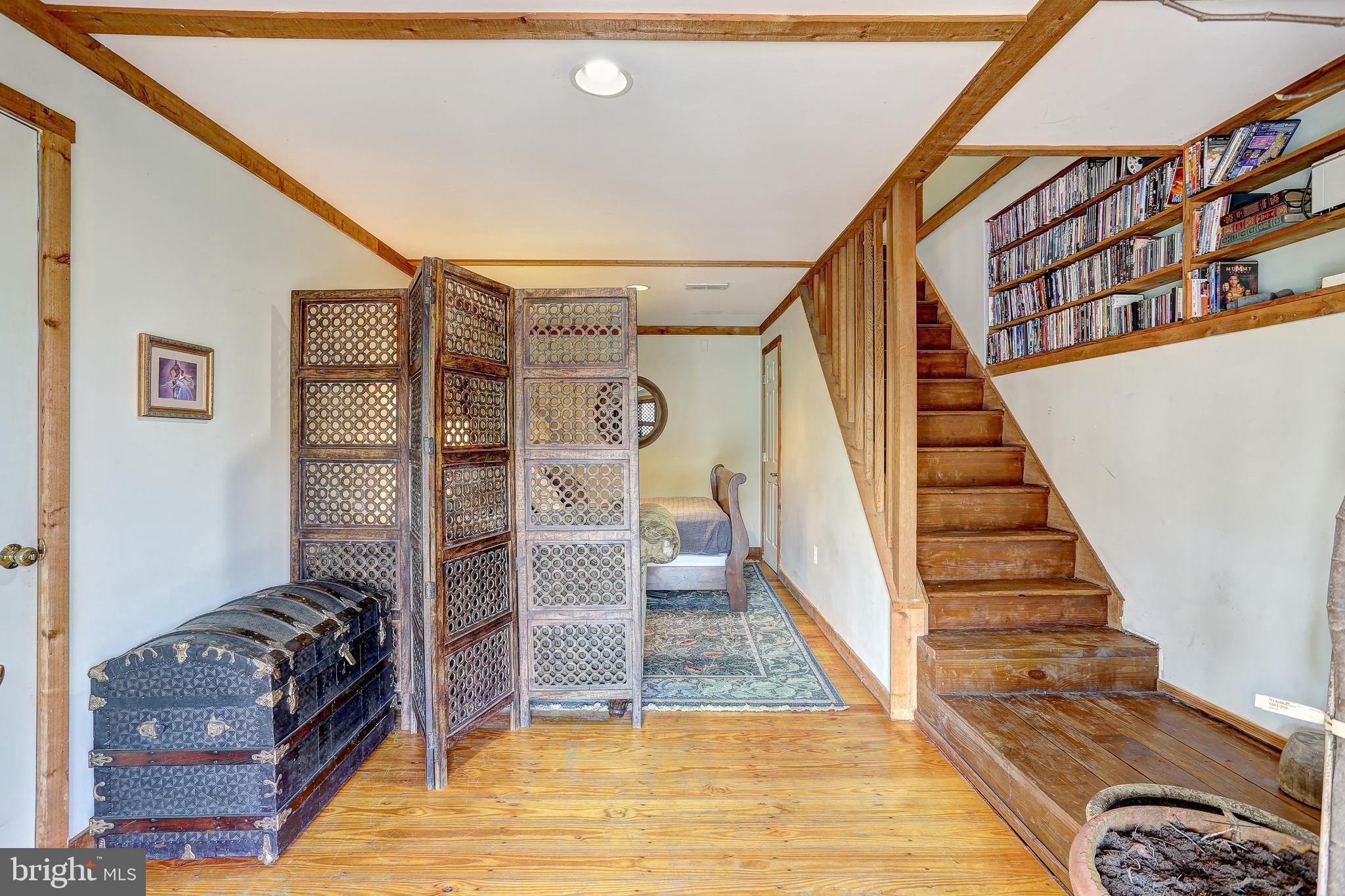 WHITE HALL - Residential