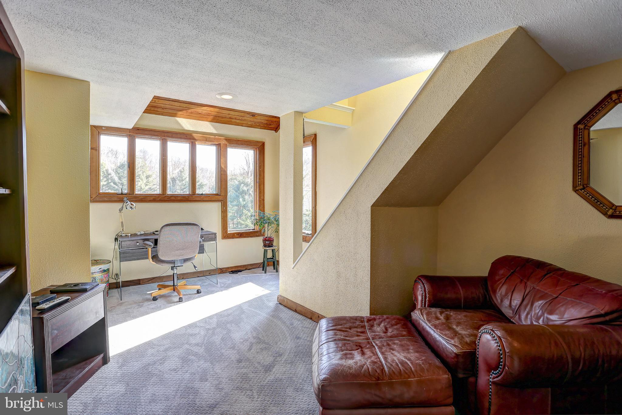 WHITE HALL - Residential