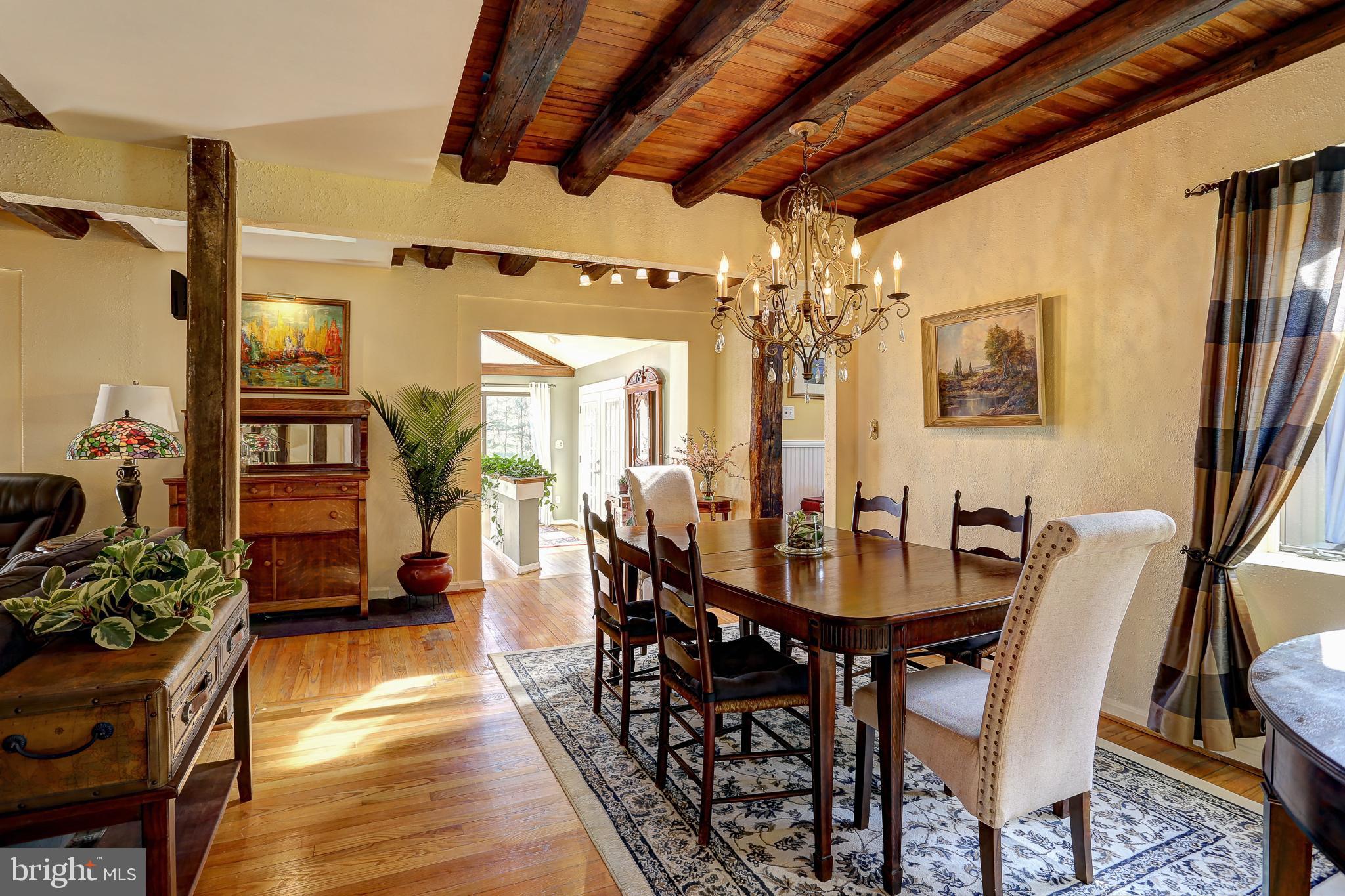WHITE HALL - Residential