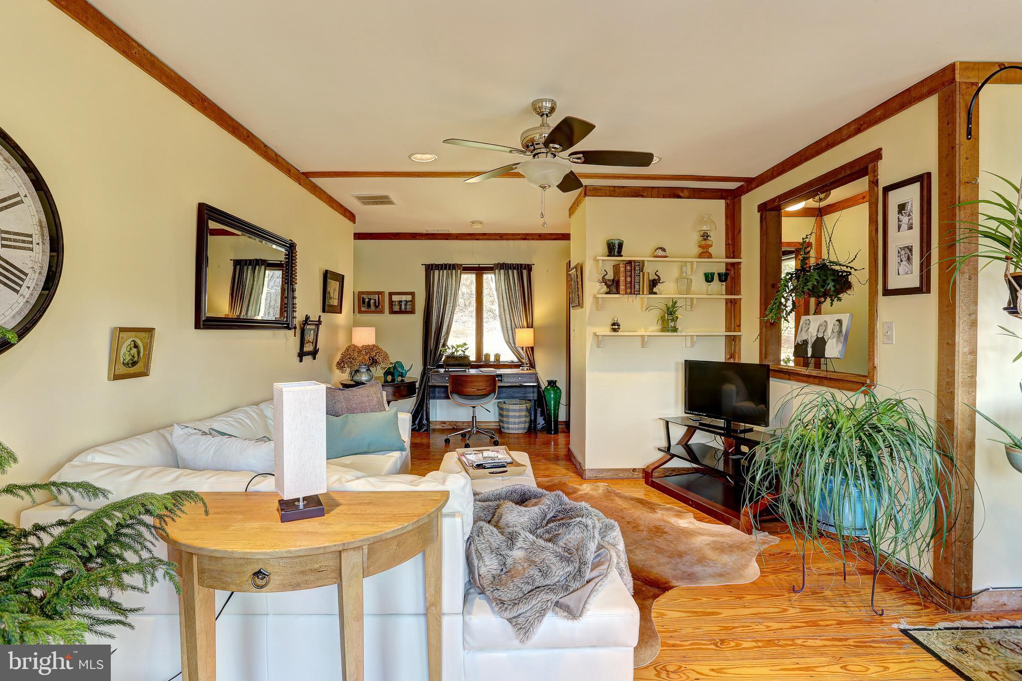 WHITE HALL - Residential
