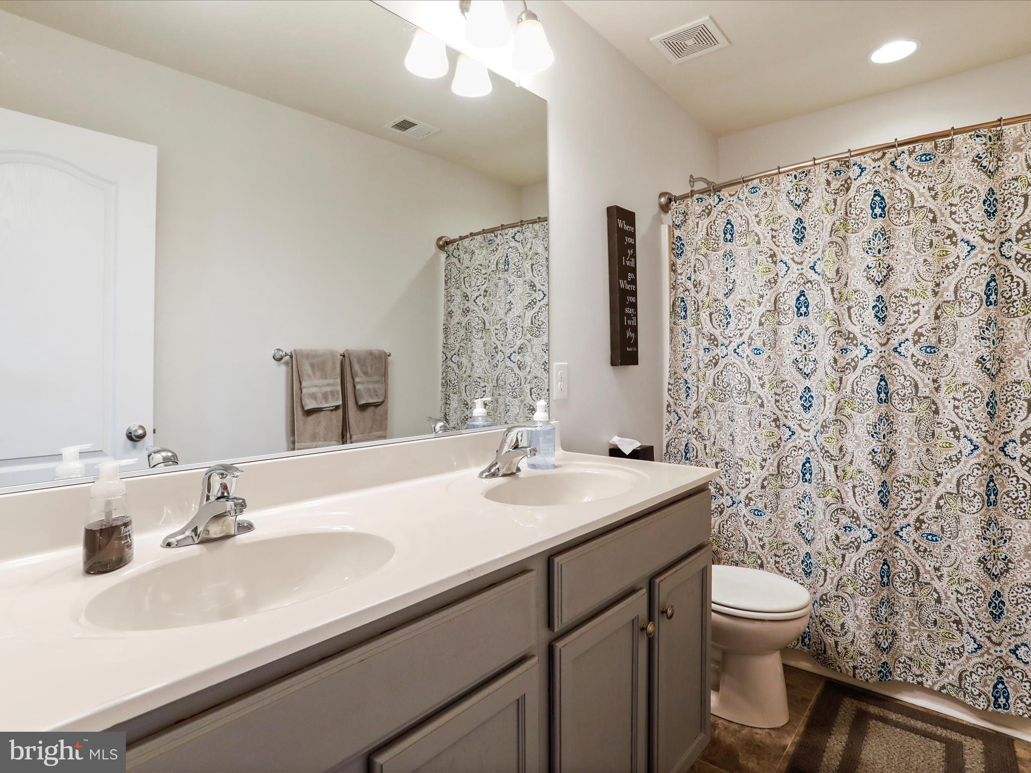 LAKELAND PLACE - Residential