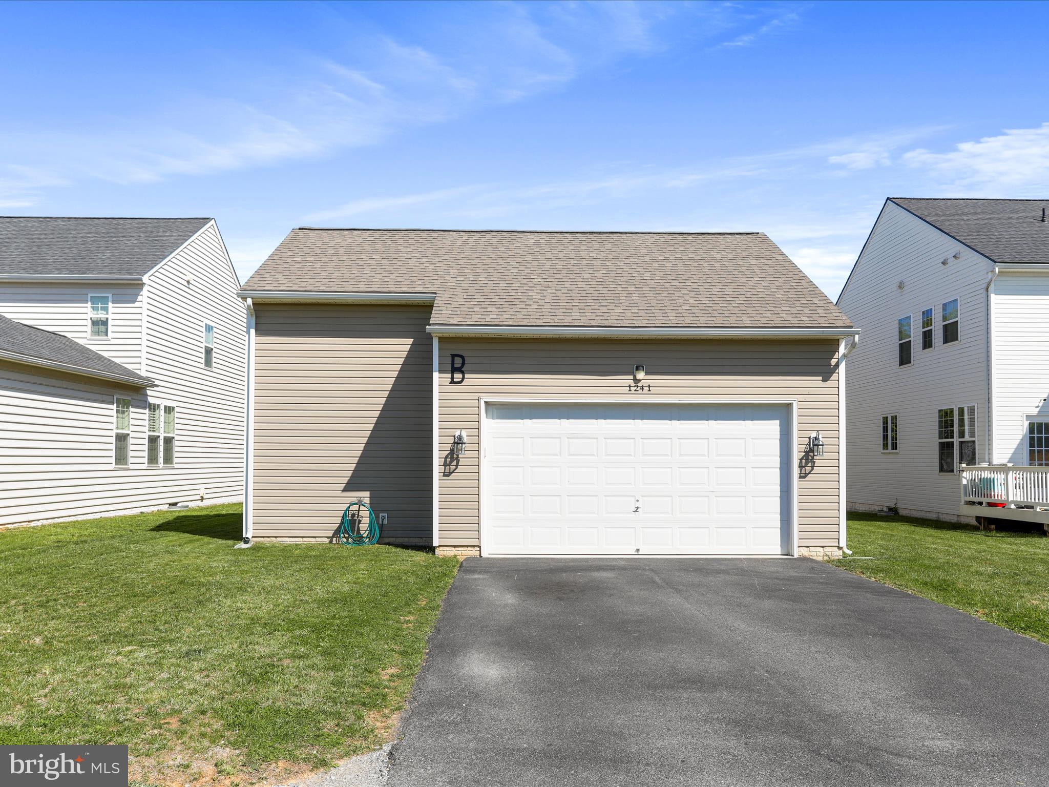 LAKELAND PLACE - Residential