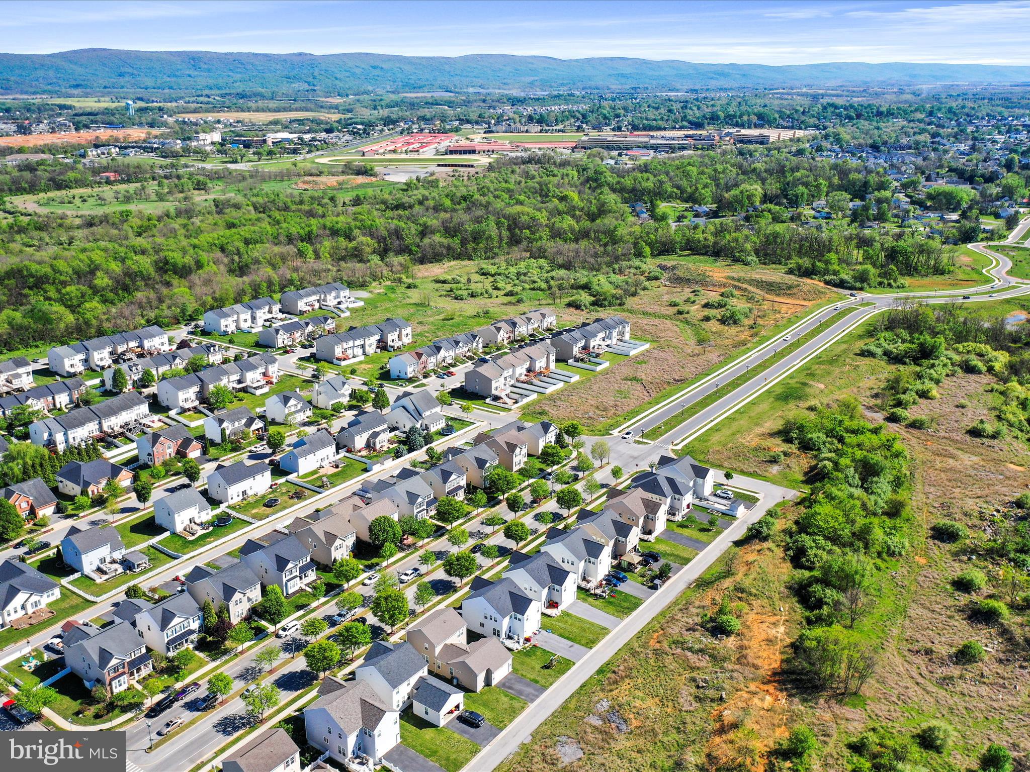 LAKELAND PLACE - Residential