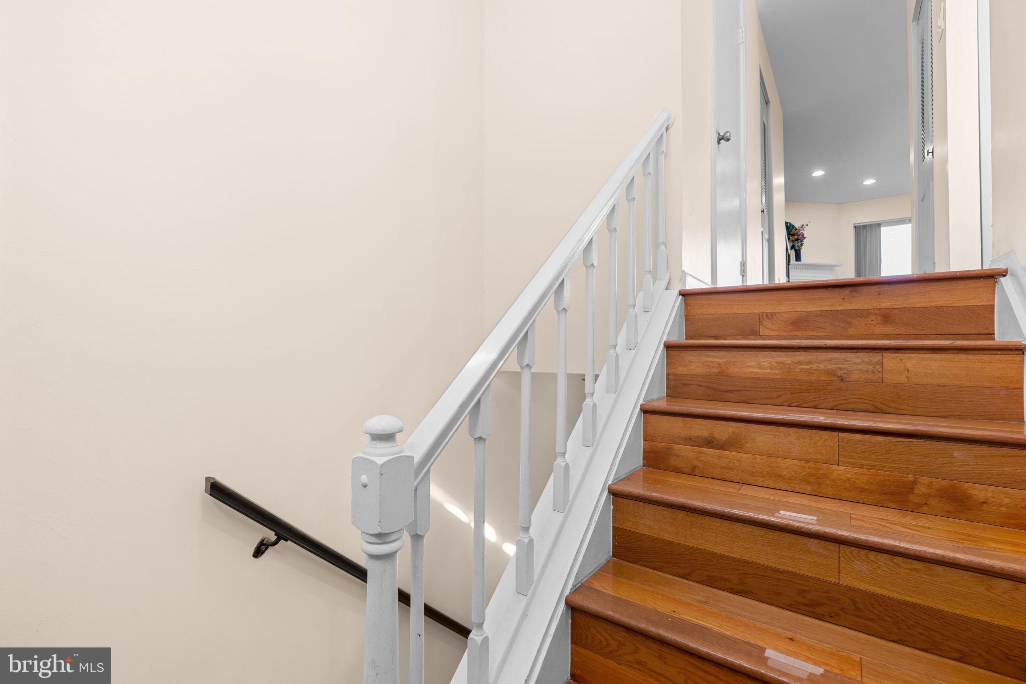 7 VALLEY CROSSING CIRCLE