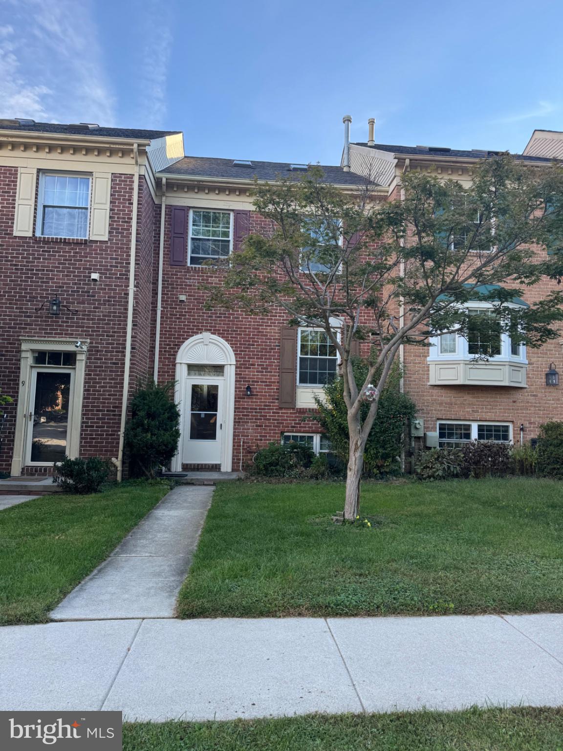 7 VALLEY CROSSING CIRCLE