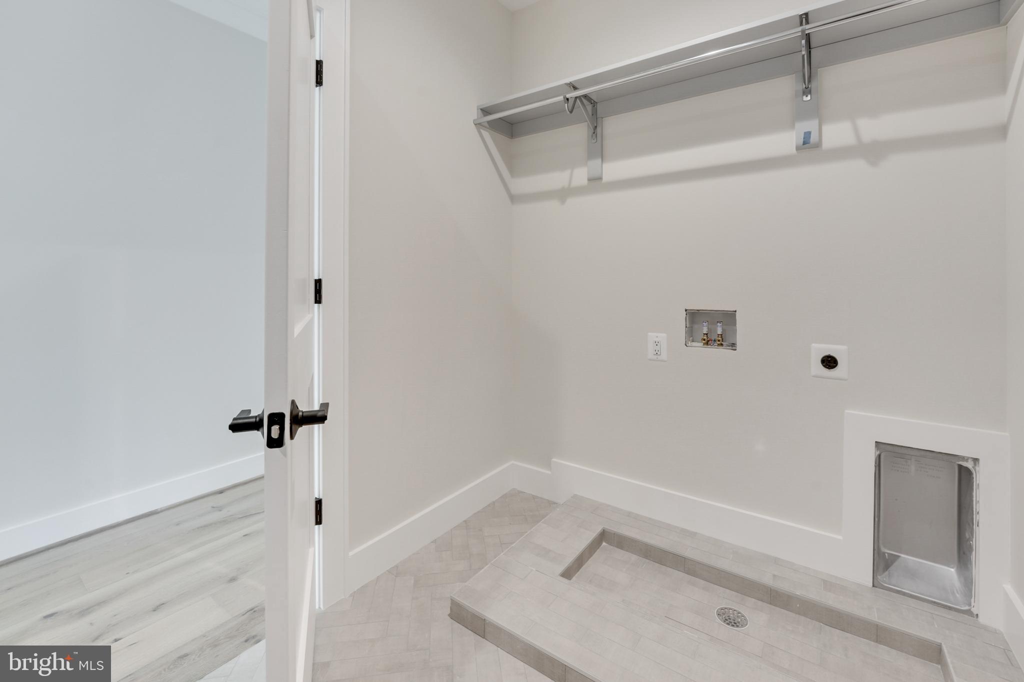 LEEWAY GARDENS - Residential