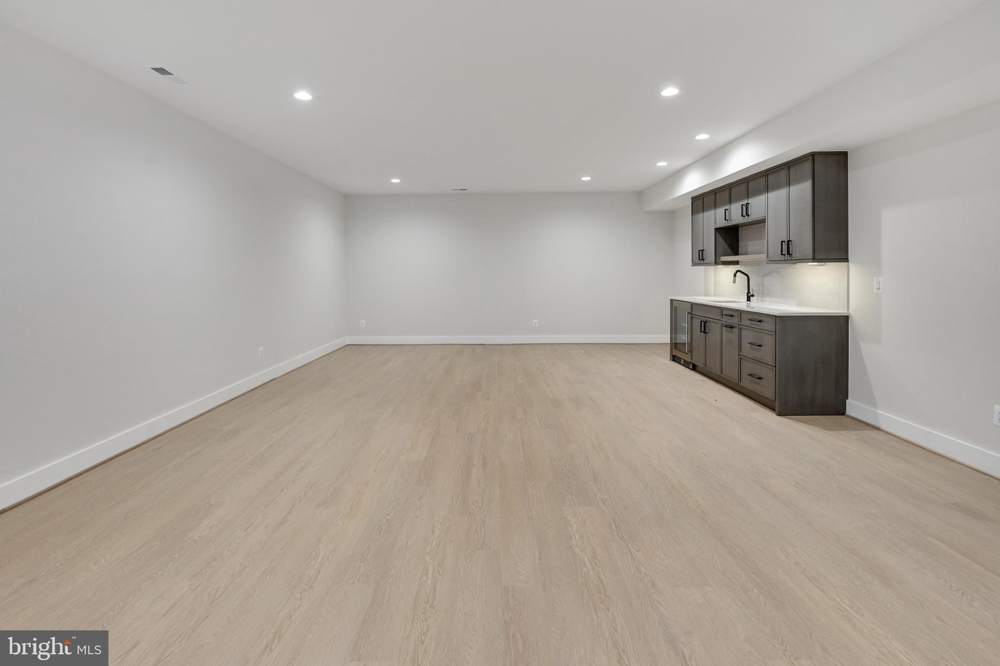 LEEWAY GARDENS - Residential